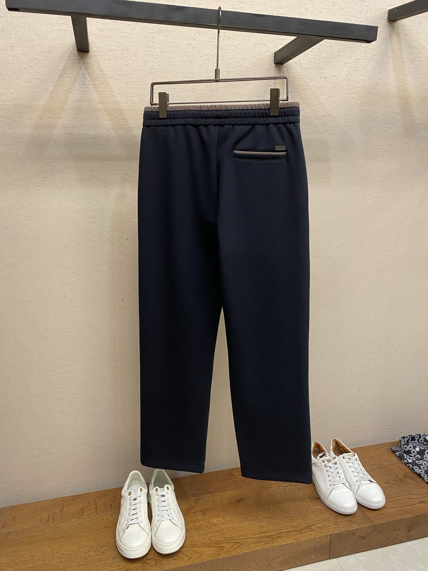 🌟🌟,,Loro Piana 男士休闲裤👍 最新款上身版型无敌正! 绝对可以闭眼收的一款 此款裤子非常百搭,弹力腰围, 🌟🌟,,Loro Piana 男士休闲裤👍 最新款上身版型无敌正! 绝对可以闭眼收的一款 此款裤子非常百搭,弹力腰围,