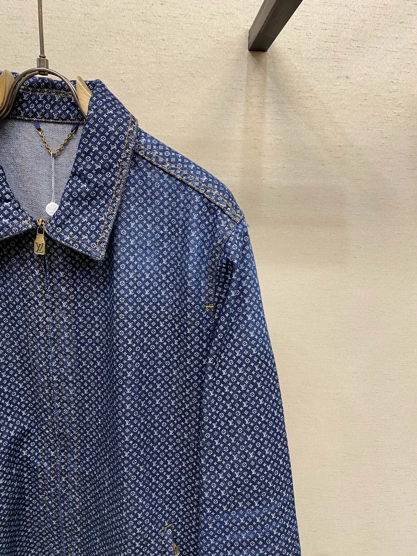 🌟🌟，，1V路易 26FW满幅字母小提花珍珠扣拉链牛仔外套 尺码：S-XL