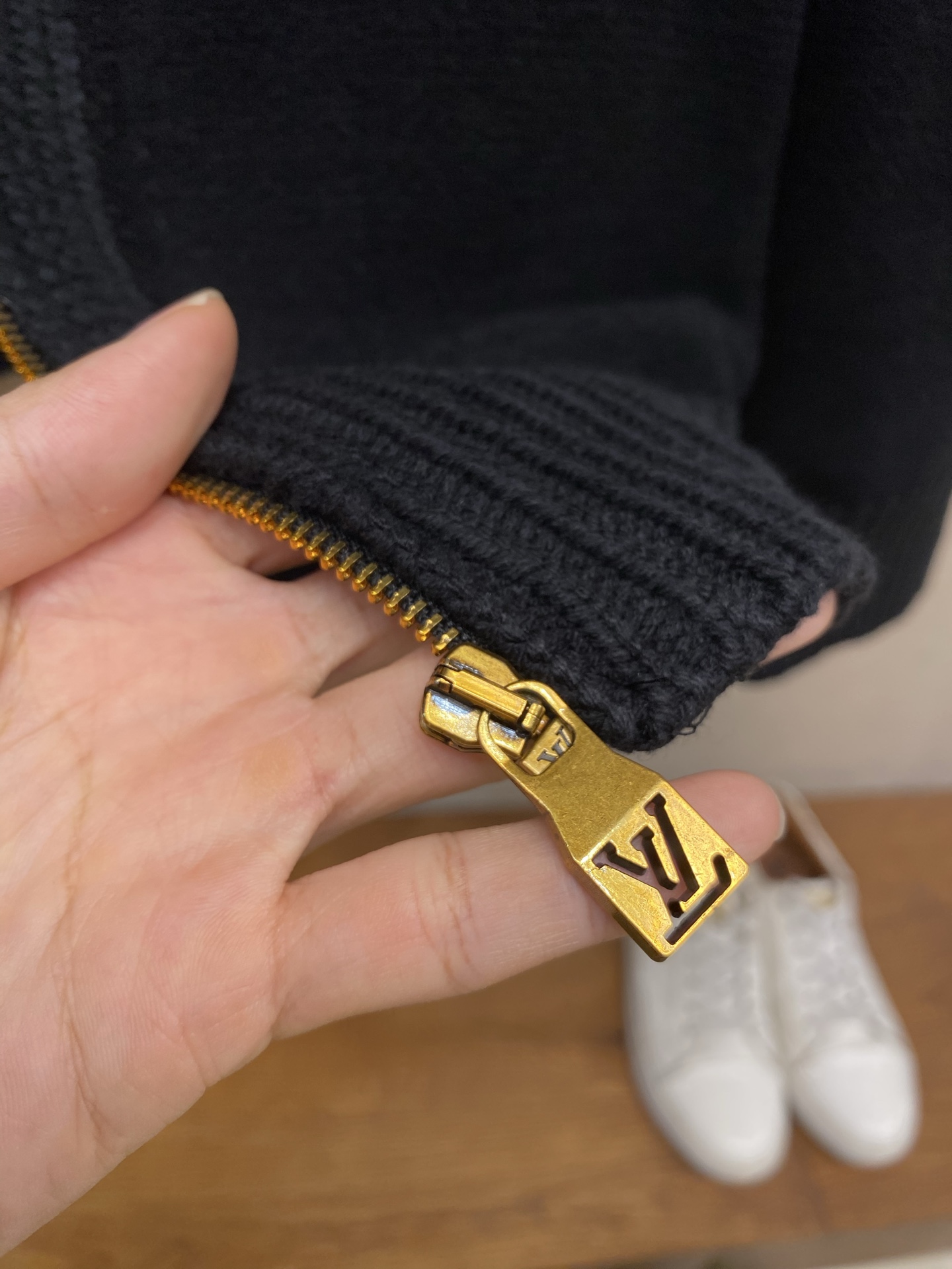 🌟🌟，，1V路易 26FW口袋字母皮革logo徽章针织拉链翻领开衫 尺码：S-XL