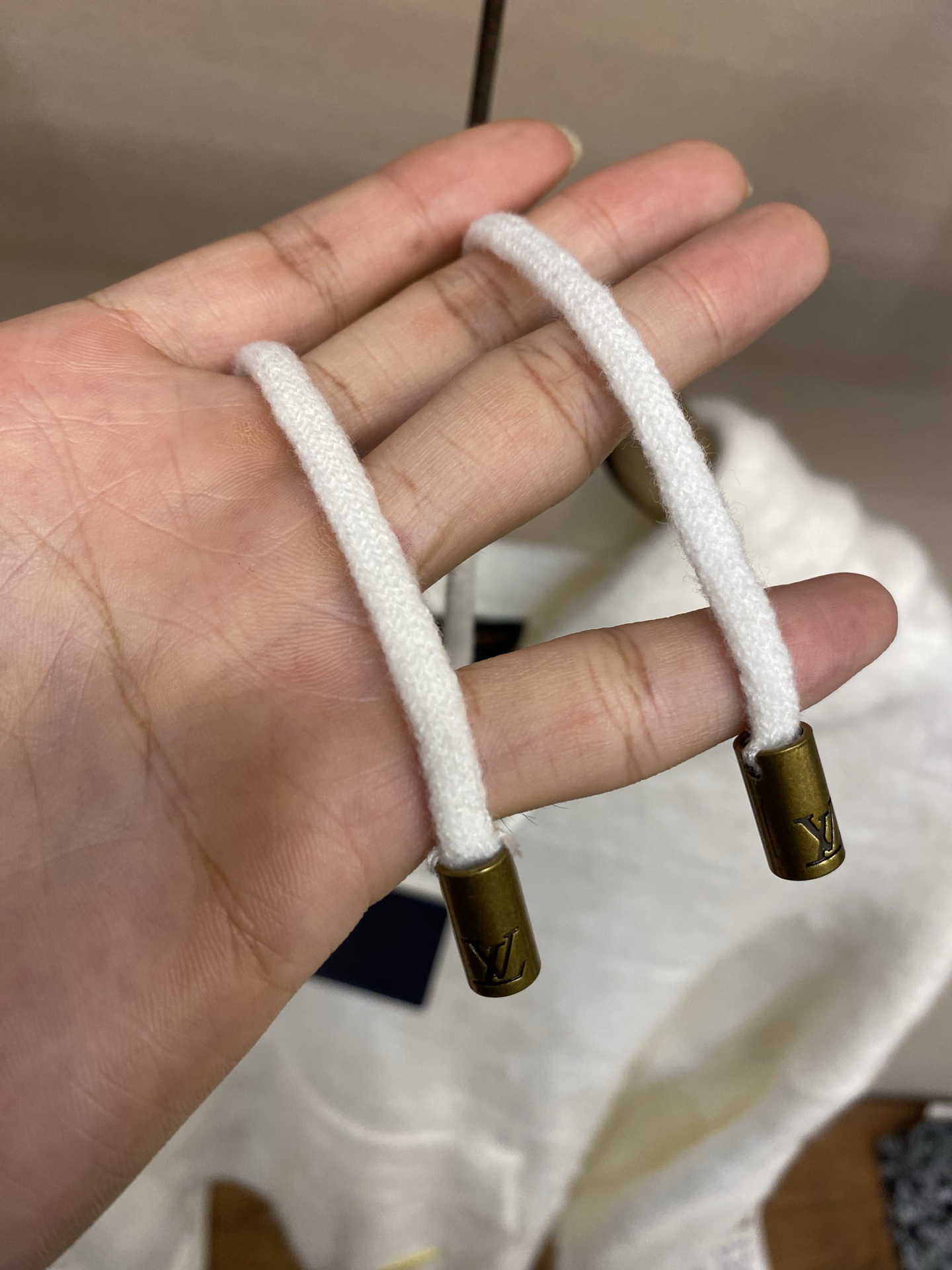 🌟🌟，， 1V路易 26FW字母皮牌徽章标识羊毛针织连帽衫 尺码：S-XL