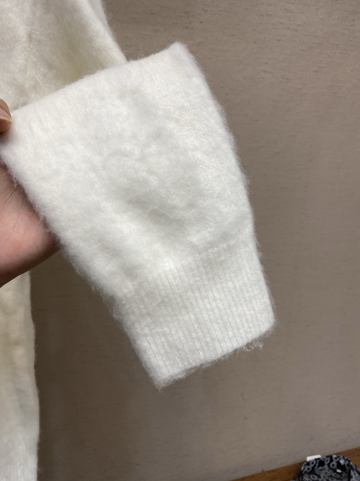 🌟🌟，， 1V路易 26FW字母皮牌徽章标识羊毛针织连帽衫 尺码：S-XL
