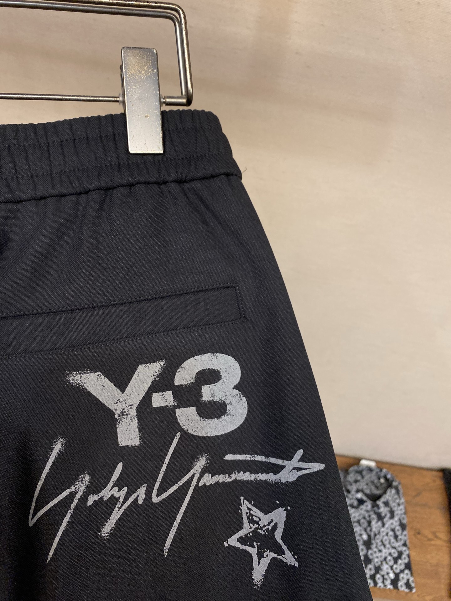 🌟🌟，，Y3 男士休闲裤👍 最新款上身版型无敌正！ 绝对可以闭眼收的一款 此款裤子非常百搭，弹力腰围,日常上班  户外运