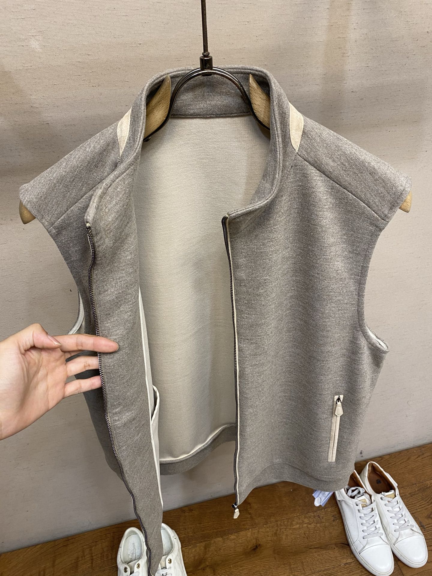 🌟🌟，，Loro Piana/2026秋冬新款 意式顶奢| 老钱风穿立领马甲｜商务通勤刚需款😺💝➕💤💕正面采用羊毛面料，