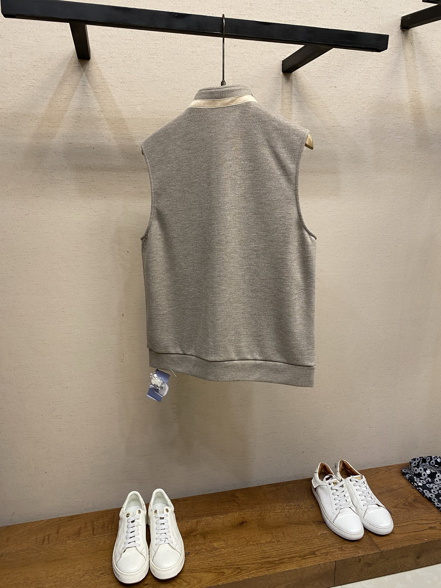 🌟🌟，，Loro Piana/2026秋冬新款 意式顶奢| 老钱风穿立领马甲｜商务通勤刚需款😺💝➕💤💕正面采用羊毛面料，