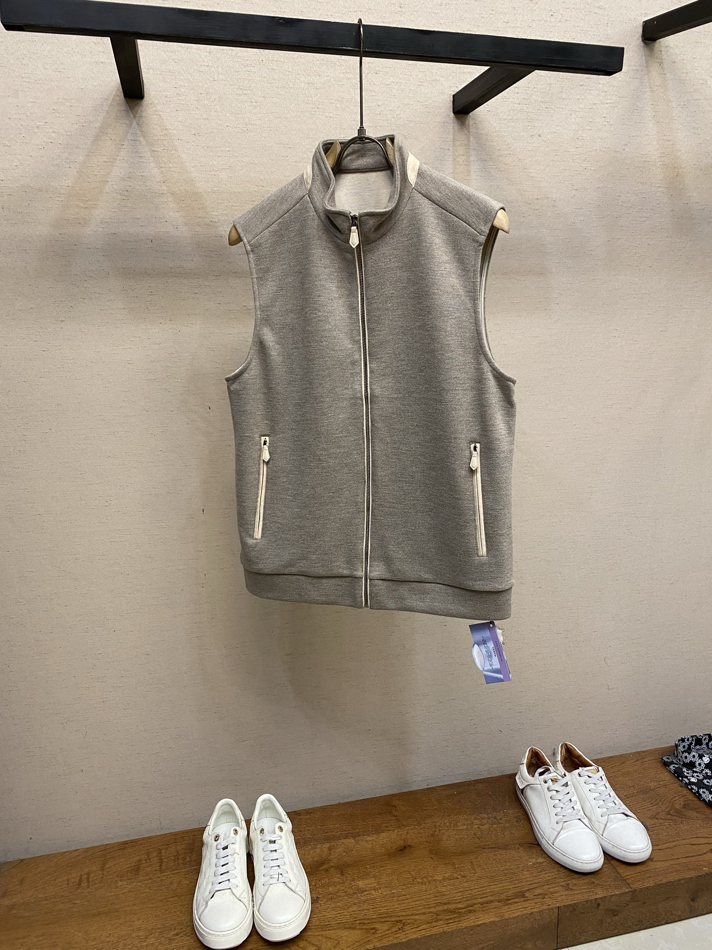 🌟🌟，，Loro Piana/2026秋冬新款 意式顶奢| 老钱风穿立领马甲｜商务通勤刚需款😺💝➕💤💕正面采用羊毛面料，