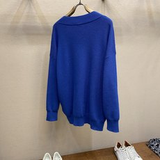 🌟🌟,,Dior 刺绣V领羊毛针织衫 面料:采用55%美丽奴羊毛面料,绲纺35%棉纱,10%绵纶。该款面料带有超高保暖效 🌟🌟,,Dior 刺绣V领羊毛针织衫 面料:采用55%美丽奴羊毛面料,绲纺35%棉纱,10%绵纶。该款面料带有超高保暖效