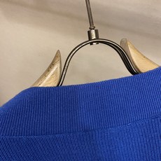 🌟🌟,,Dior 刺绣V领羊毛针织衫 面料:采用55%美丽奴羊毛面料,绲纺35%棉纱,10%绵纶。该款面料带有超高保暖效 🌟🌟,,Dior 刺绣V领羊毛针织衫 面料:采用55%美丽奴羊毛面料,绲纺35%棉纱,10%绵纶。该款面料带有超高保暖效