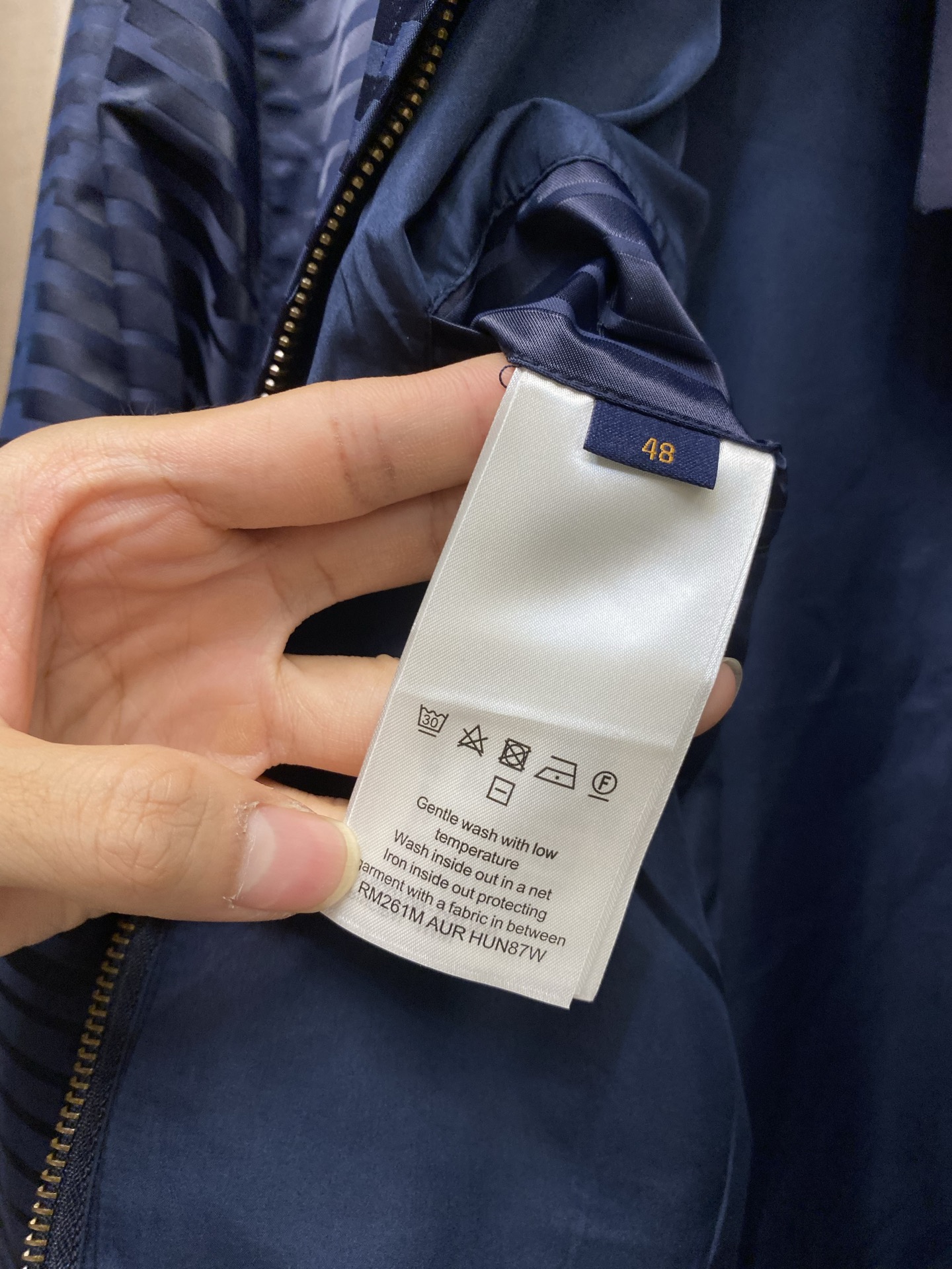 🌟🌟，，1V Monogram全幅提花标识运动衫 正品24500购入开发 定制提花68%棉+32%锦纶梭织面料 人丝里布