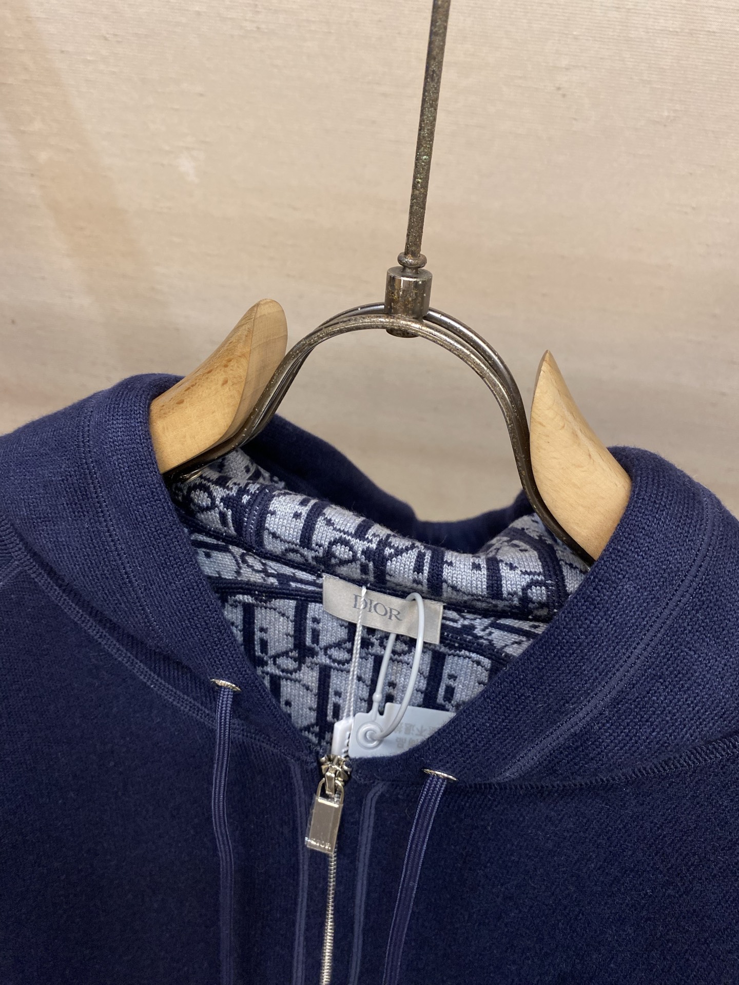 🌟🌟，，Dior 刺绣提花Logo羊毛混纺连帽夹克 正品16999购入 采用16支30羊毛混纺 采用进口机德国（SOTO