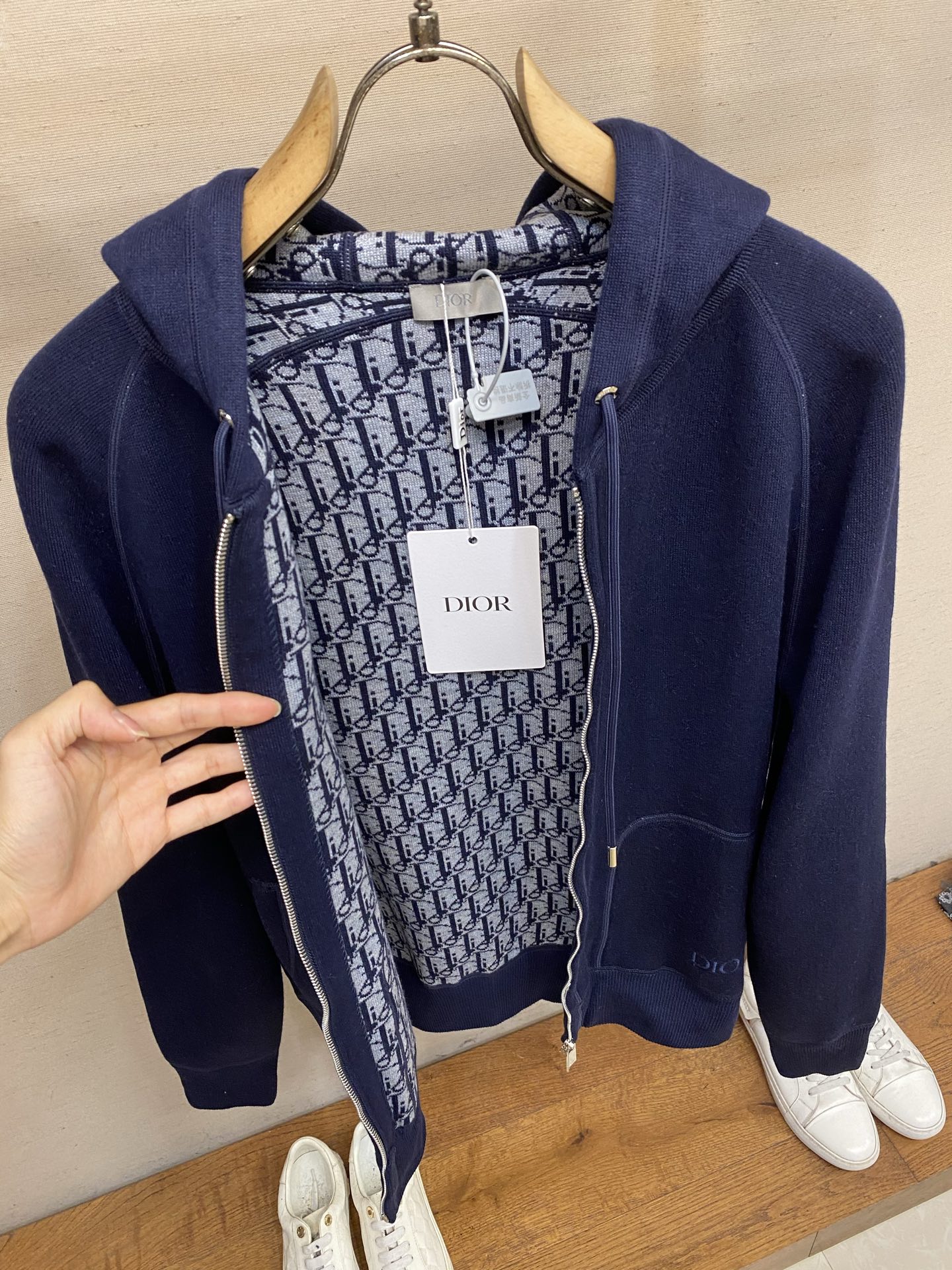 🌟🌟，，Dior 刺绣提花Logo羊毛混纺连帽夹克 正品16999购入 采用16支30羊毛混纺 采用进口机德国（SOTO