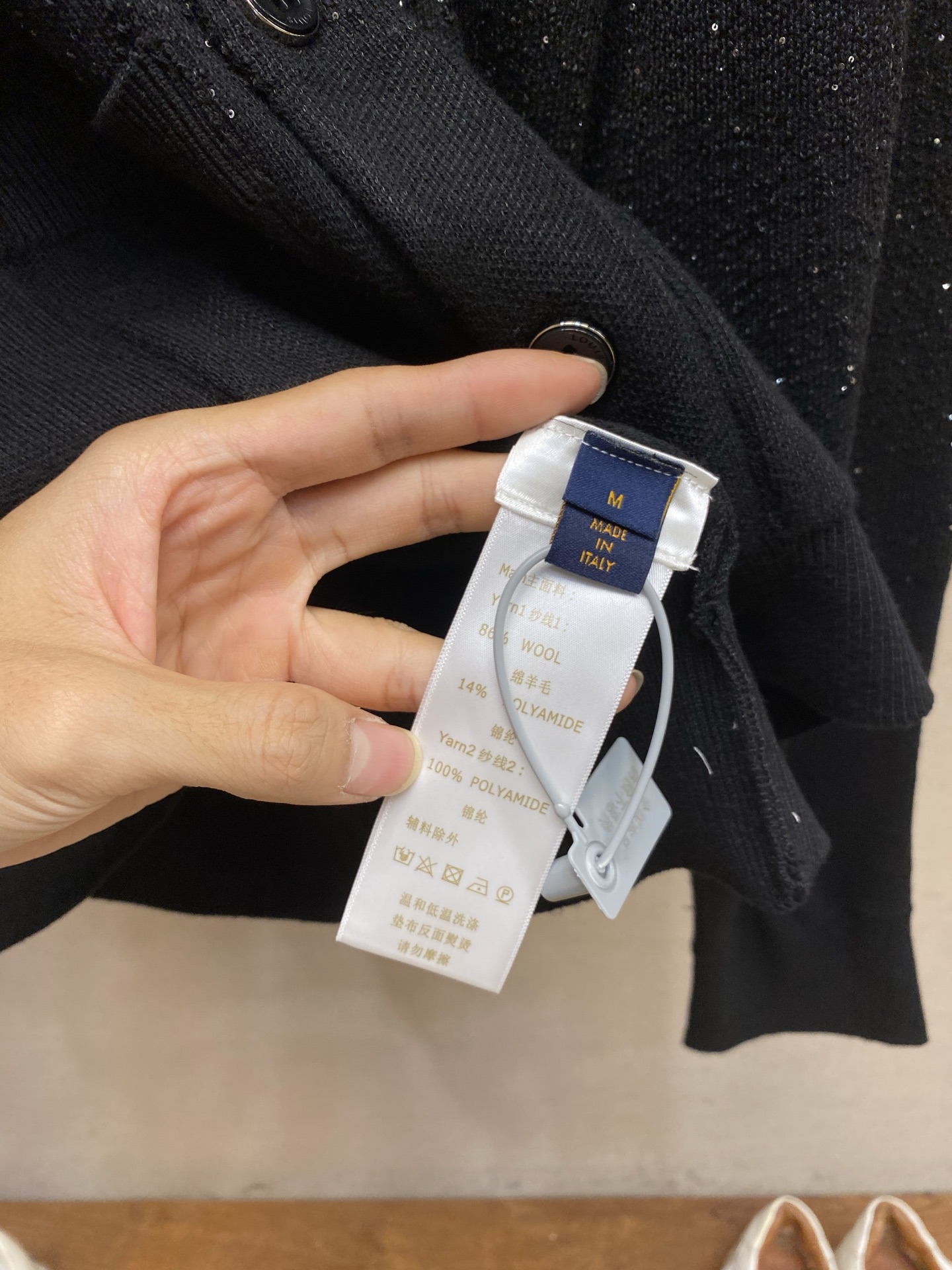 🌟🌟，，1V 亮片装饰Logo开衫毛衣 正品21700购入开发 美利奴绵羊毛混纺 采用德国进口(SOTO)14针织机 高