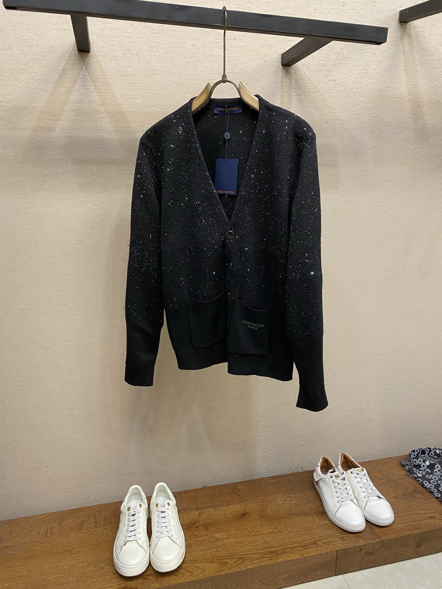 🌟🌟，，1V 亮片装饰Logo开衫毛衣 正品21700购入开发 美利奴绵羊毛混纺 采用德国进口(SOTO)14针织机 高