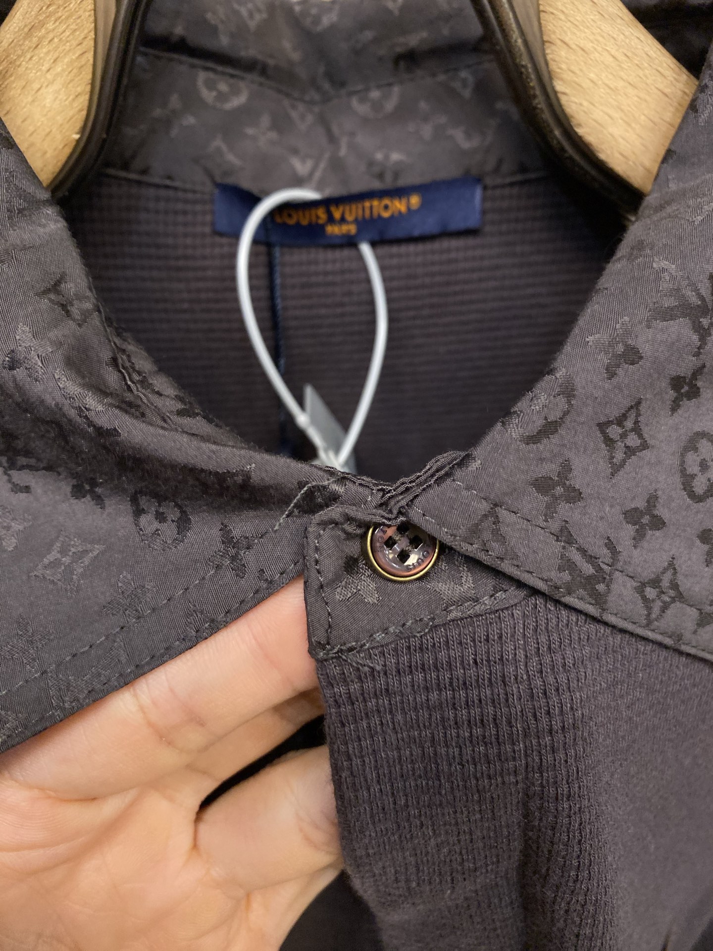 🌟🌟，，1V 刺绣标识华夫格马球衫 正品10400购入开发 100%全棉平纹针织华夫格面料 定制提花梭织布 模版刺绣 面