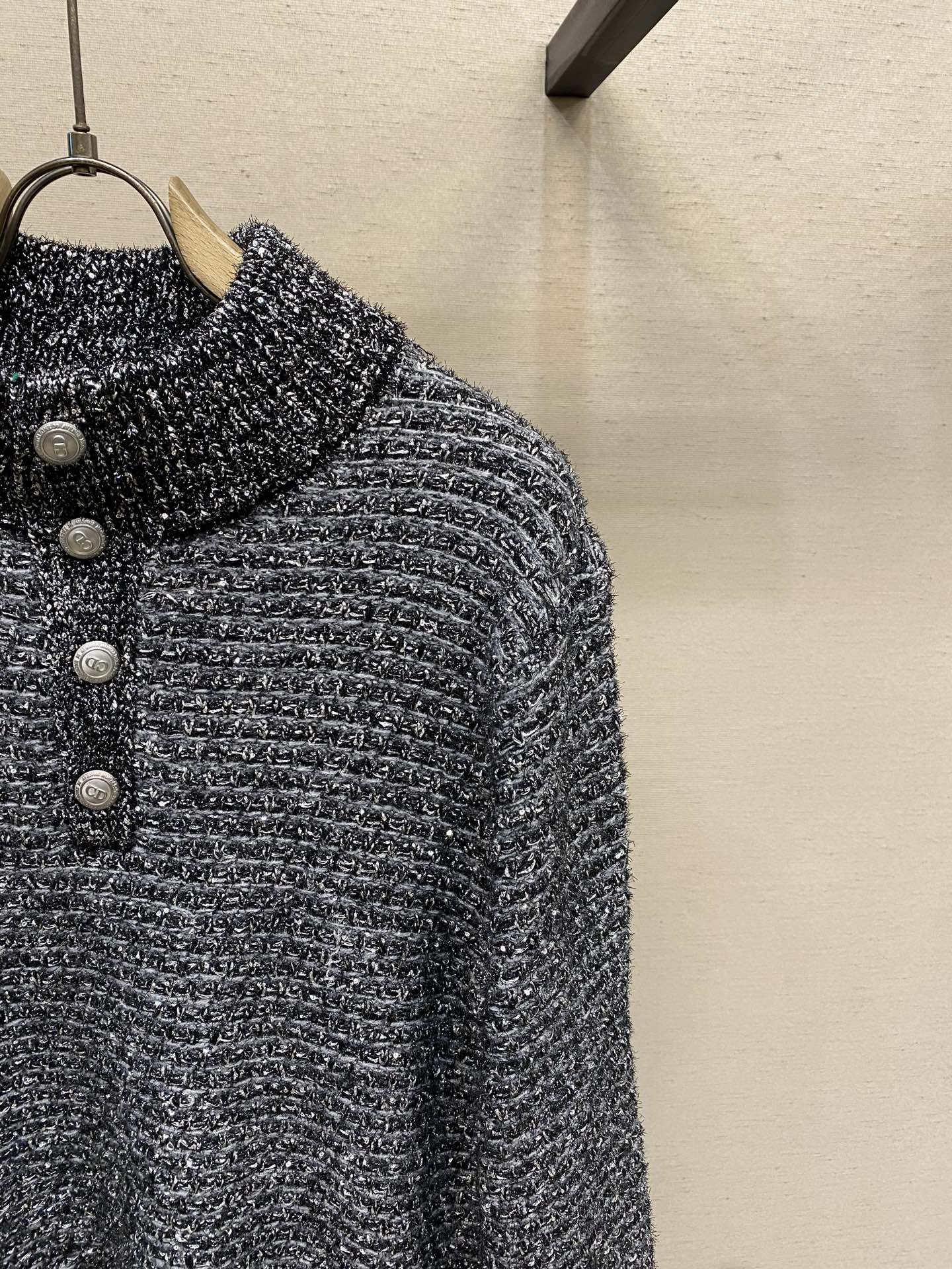 🌟🌟，，Dior 羊毛满幅亮片混纺粗花呢针织衫 正品19000购入开发 定制羊毛混纺粘胶弹性纤维 手缝纽扣 毛料提花 毛