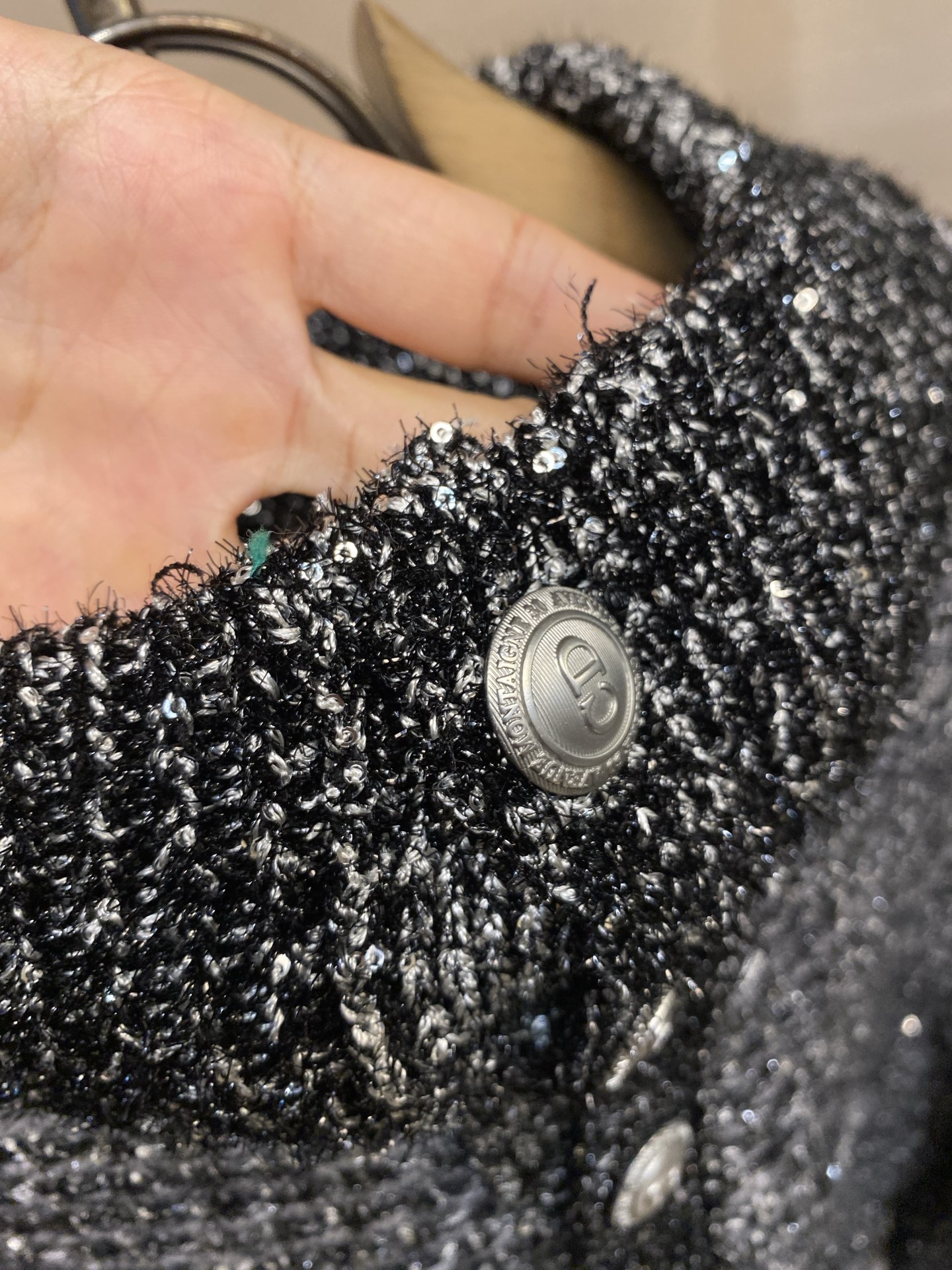 🌟🌟，，Dior 羊毛满幅亮片混纺粗花呢针织衫 正品19000购入开发 定制羊毛混纺粘胶弹性纤维 手缝纽扣 毛料提花 毛