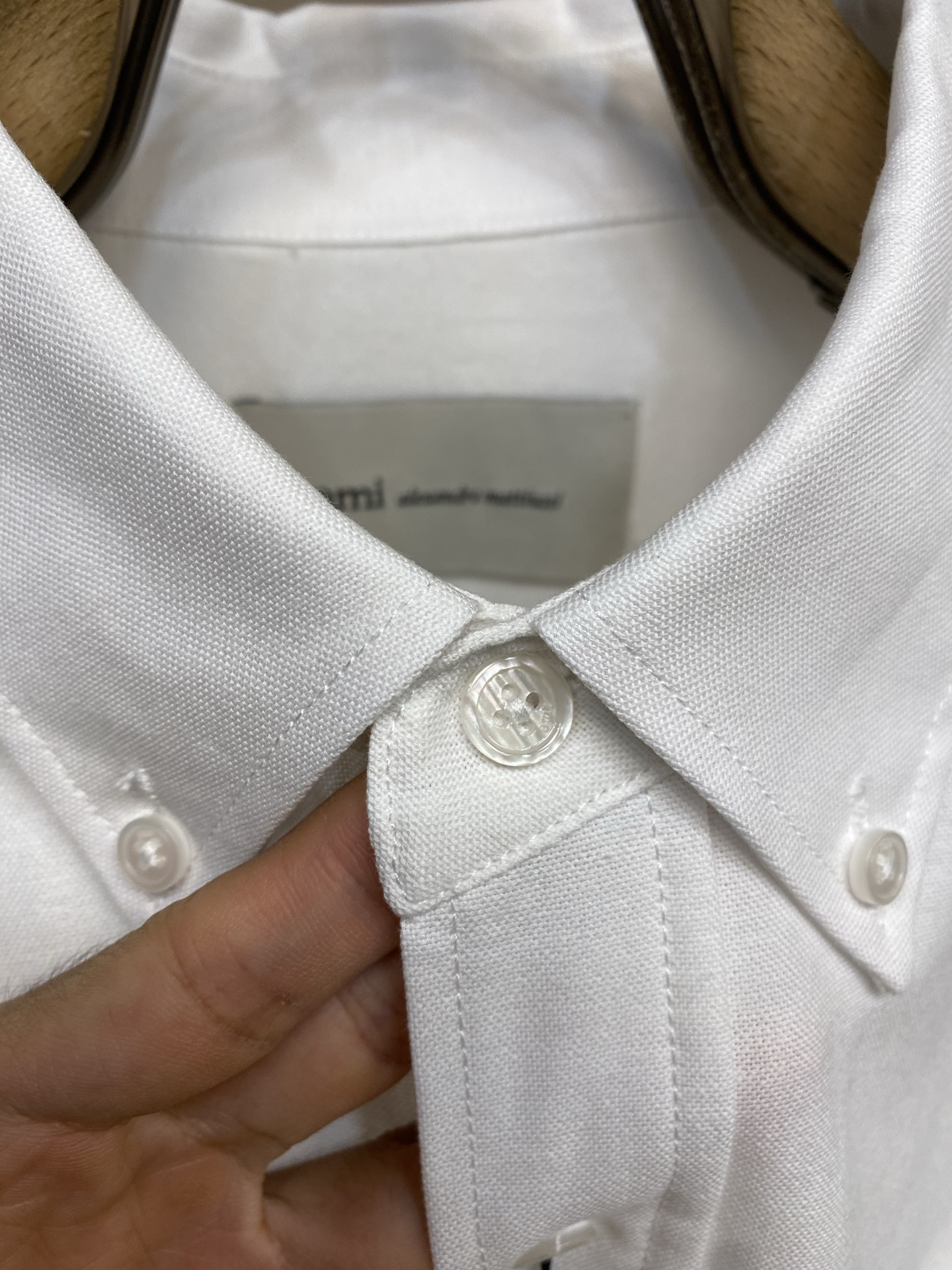 🌟🌟,,AMI 新款亚麻简约衬衫 口袋爱心刺绣 极简百搭 经典简约设计搭配,清爽色调,颜色超超超超级赞,这一季最值得入手 🌟🌟,,AMI 新款亚麻简约衬衫 口袋爱心刺绣 极简百搭 经典简约设计搭配,清爽色调,颜色超超超超级赞,这一季最值得入手