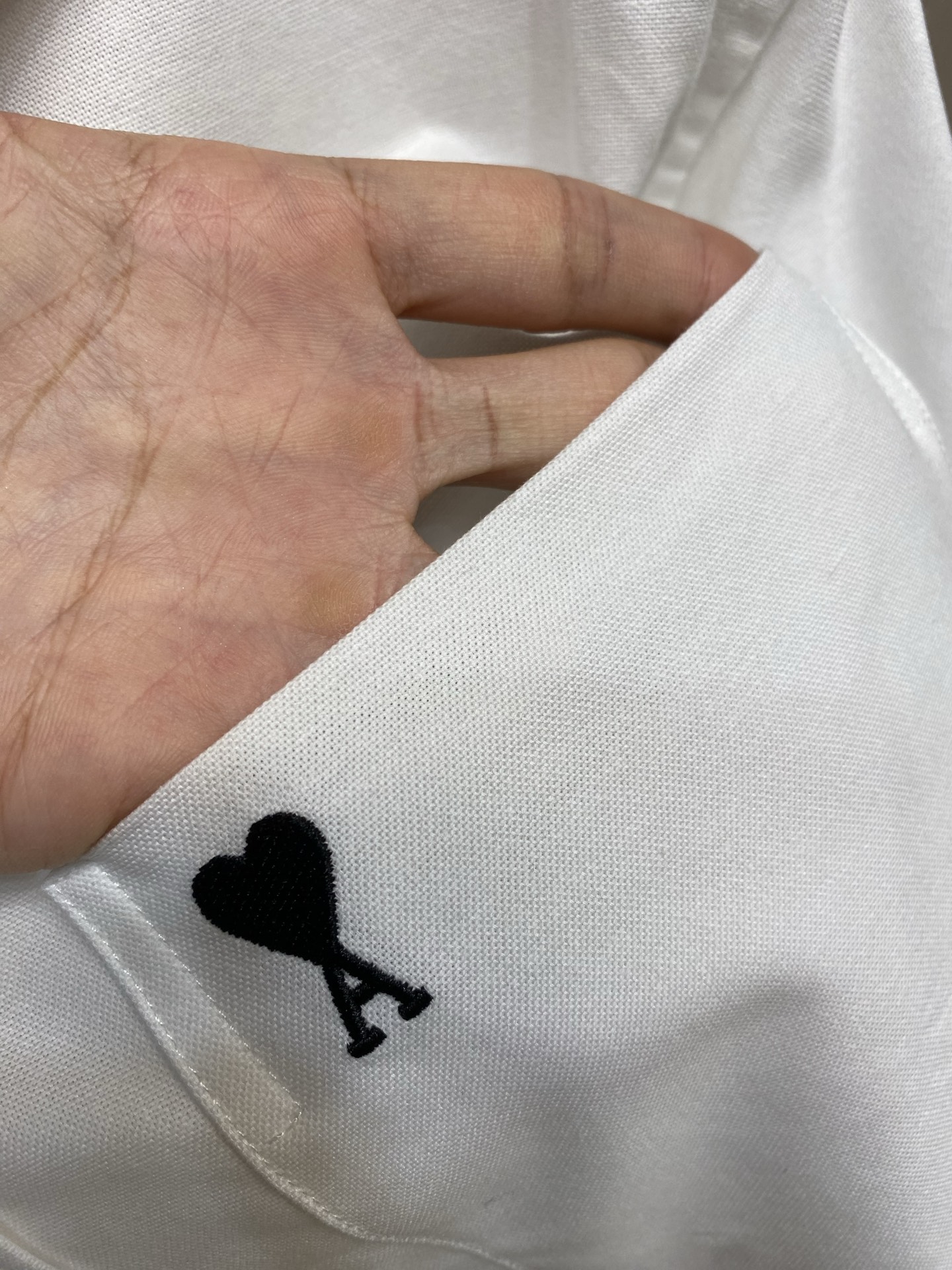 🌟🌟,,AMI 新款亚麻简约衬衫 口袋爱心刺绣 极简百搭 经典简约设计搭配,清爽色调,颜色超超超超级赞,这一季最值得入手 🌟🌟,,AMI 新款亚麻简约衬衫 口袋爱心刺绣 极简百搭 经典简约设计搭配,清爽色调,颜色超超超超级赞,这一季最值得入手