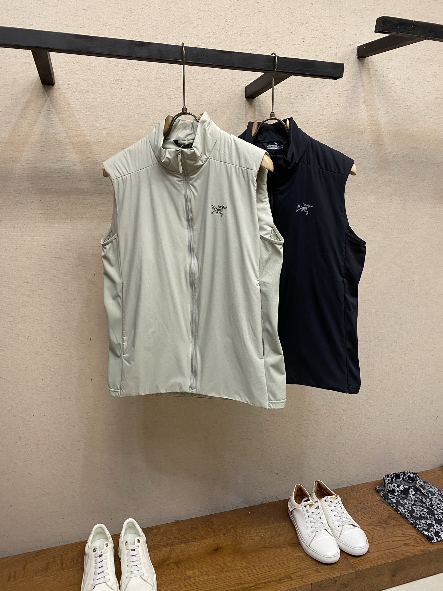 🌟🌟,,Arctery 🐦鸟家 薄款 马甲 高密度防泼防风尼龙面料 抗皱抗撕裂 填充物是羽棉 轻盈舒适 保暖性媲美羽绒 🌟🌟,,Arctery 🐦鸟家 薄款 马甲 高密度防泼防风尼龙面料 抗皱抗撕裂 填充物是羽棉 轻盈舒适 保暖性媲美羽绒
