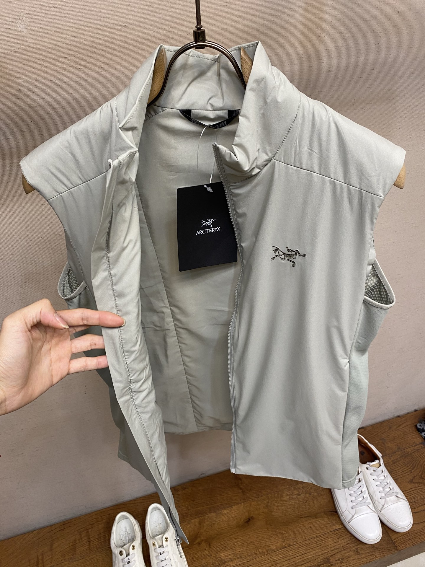 🌟🌟,,Arctery 🐦鸟家 薄款 马甲 高密度防泼防风尼龙面料 抗皱抗撕裂 填充物是羽棉 轻盈舒适 保暖性媲美羽绒 🌟🌟,,Arctery 🐦鸟家 薄款 马甲 高密度防泼防风尼龙面料 抗皱抗撕裂 填充物是羽棉 轻盈舒适 保暖性媲美羽绒