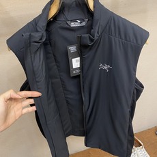 🌟🌟,,Arctery 🐦鸟家 薄款 马甲 高密度防泼防风尼龙面料 抗皱抗撕裂 填充物是羽棉 轻盈舒适 保暖性媲美羽绒 🌟🌟,,Arctery 🐦鸟家 薄款 马甲 高密度防泼防风尼龙面料 抗皱抗撕裂 填充物是羽棉 轻盈舒适 保暖性媲美羽绒