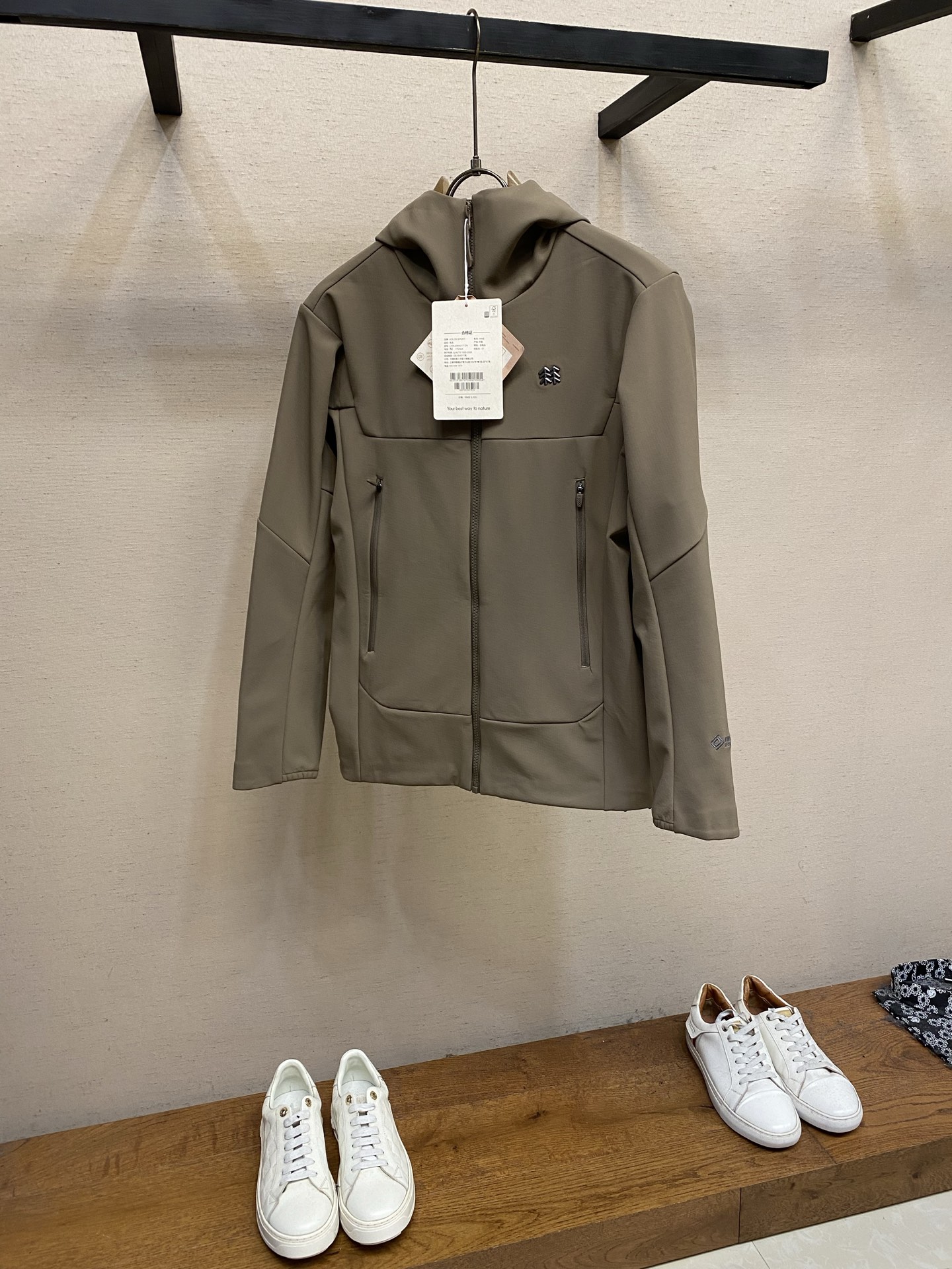 🌟🌟，，Kolon可隆 软壳夹克 两棵树🌲🌲体制内穿搭 低调不张扬 防泼水软壳材质 内里薄绒 通勤 户外都合适 立体修身