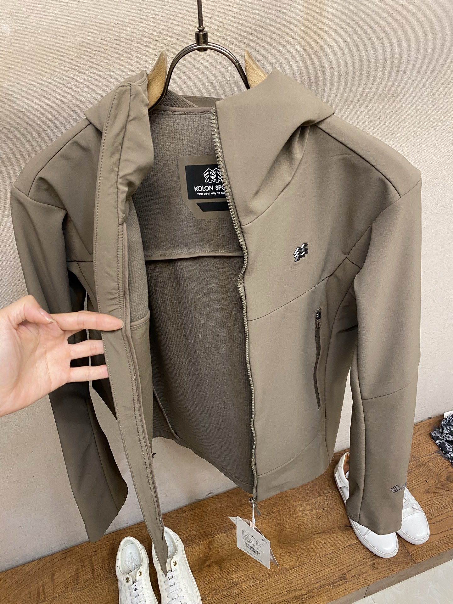 🌟🌟,,Kolon可隆 软壳夹克 两棵树🌲🌲体制内穿搭 低调不张扬 防泼水软壳材质 内里薄绒 通勤 户外都合适 立体修身 🌟🌟,,Kolon可隆 软壳夹克 两棵树🌲🌲体制内穿搭 低调不张扬 防泼水软壳材质 内里薄绒 通勤 户外都合适 立体修身