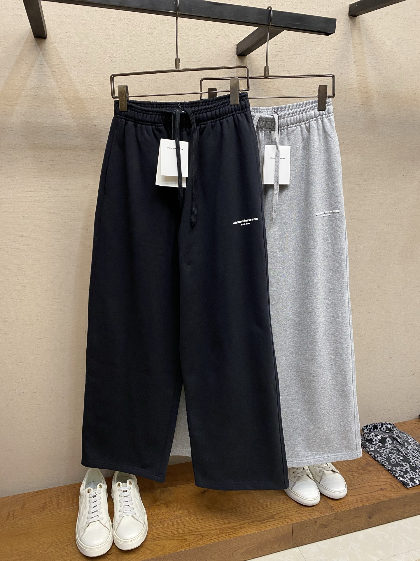 🌟🌟,,Alexander wang 男士休闲裤👍 最新款上身版型无敌正! 绝对可以闭眼收的一款 此款裤子非常百搭,弹力 🌟🌟,,Alexander wang 男士休闲裤👍 最新款上身版型无敌正! 绝对可以闭眼收的一款 此款裤子非常百搭,弹力