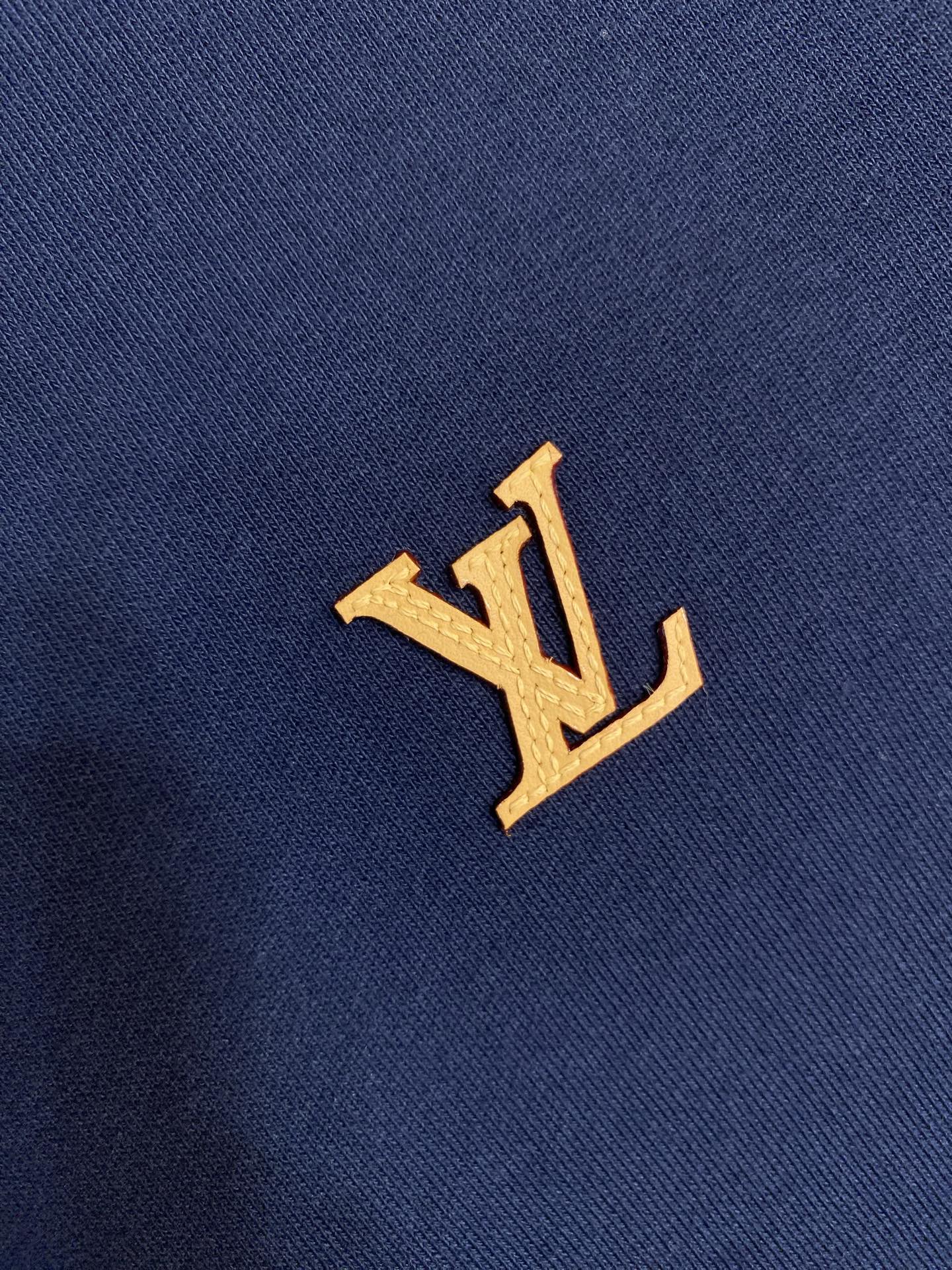 🌟🌟,, 1V 路易家 VVN皮质标识拉链连帽衫外套 本款拉链连帽衫为休闲造型注入时髦气息,成就历久弥新的衣橱精品。胸前 🌟🌟,, 1V 路易家 VVN皮质标识拉链连帽衫外套 本款拉链连帽衫为休闲造型注入时髦气息,成就历久弥新的衣橱精品。胸前