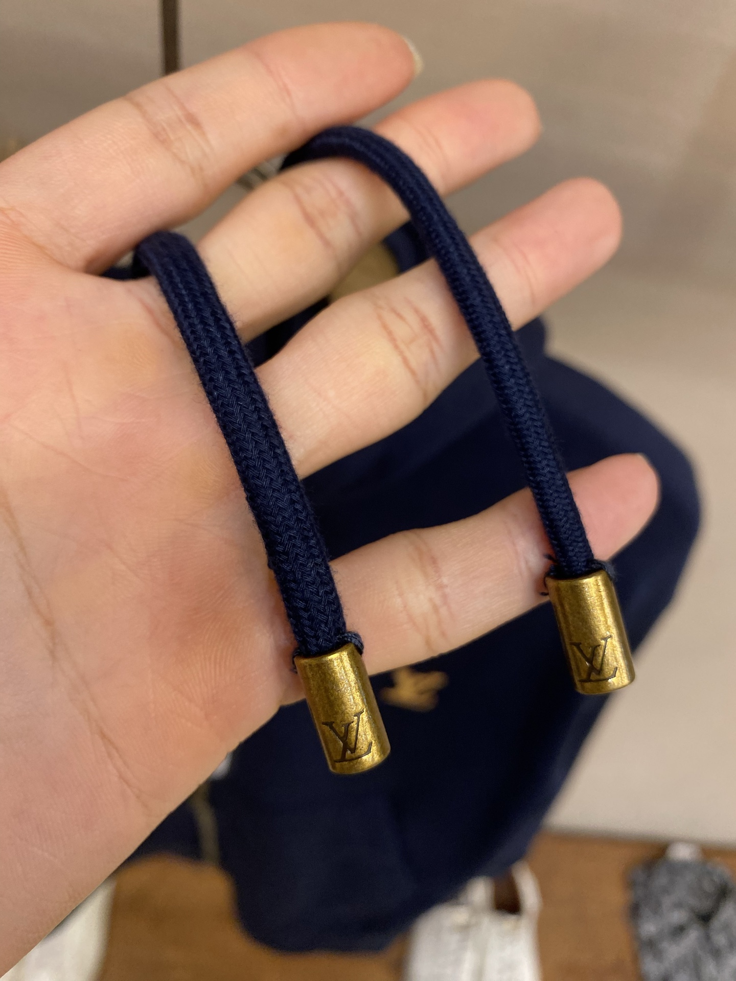 🌟🌟,, 1V 路易家 VVN皮质标识拉链连帽衫外套 本款拉链连帽衫为休闲造型注入时髦气息,成就历久弥新的衣橱精品。胸前 🌟🌟,, 1V 路易家 VVN皮质标识拉链连帽衫外套 本款拉链连帽衫为休闲造型注入时髦气息,成就历久弥新的衣橱精品。胸前