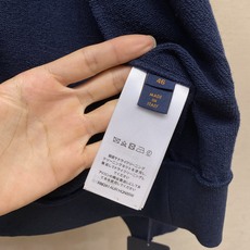 🌟🌟,, 1V 路易家 VVN皮质标识拉链连帽衫外套 本款拉链连帽衫为休闲造型注入时髦气息,成就历久弥新的衣橱精品。胸前 🌟🌟,, 1V 路易家 VVN皮质标识拉链连帽衫外套 本款拉链连帽衫为休闲造型注入时髦气息,成就历久弥新的衣橱精品。胸前