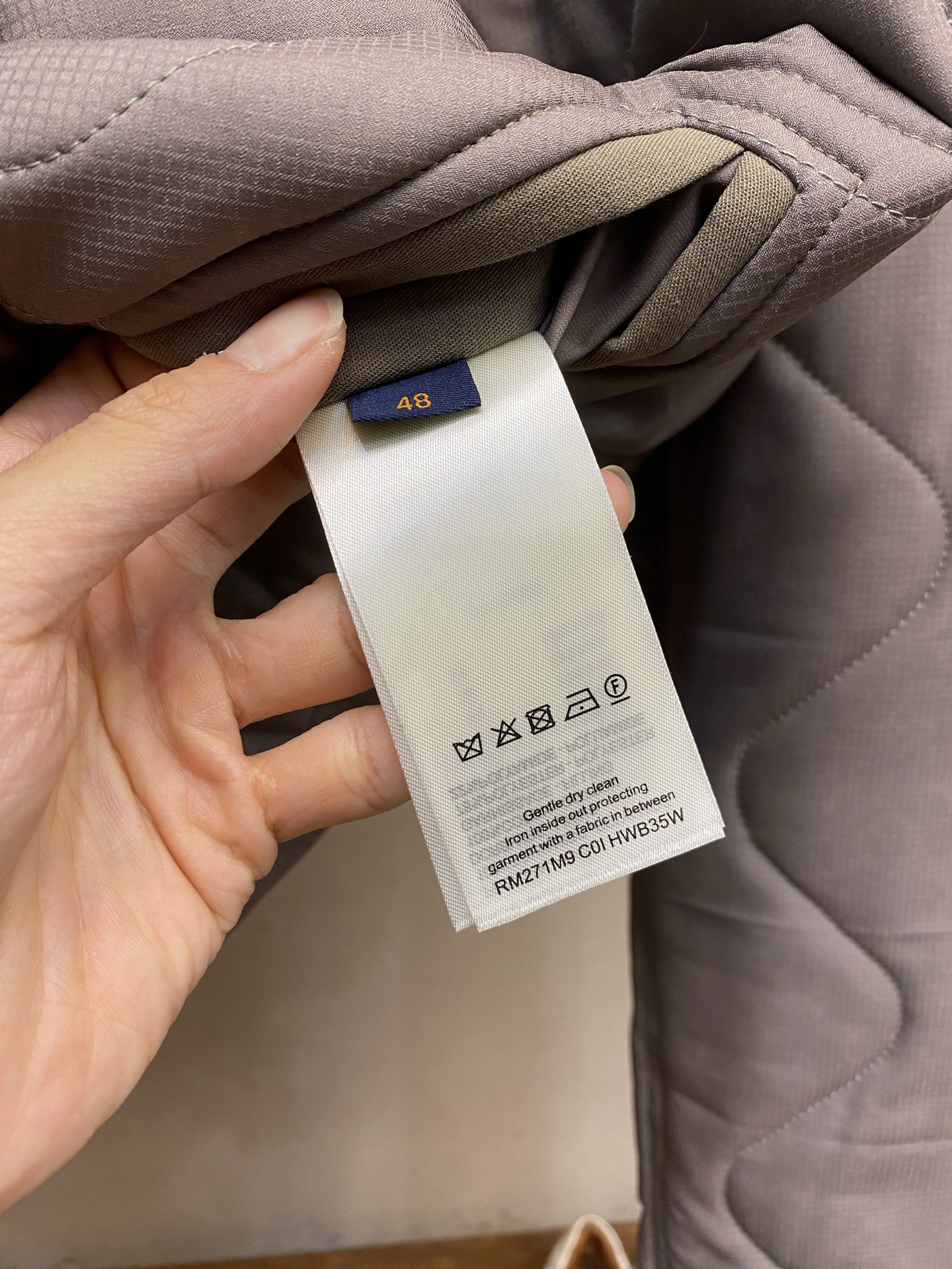 🌟🌟,,1V Monogram提花标识绗缝内衬夹克 正品26400购入开发 定制锦纶尼龙提花梭织布 人丝里布 1600羽 🌟🌟,,1V Monogram提花标识绗缝内衬夹克 正品26400购入开发 定制锦纶尼龙提花梭织布 人丝里布 1600羽