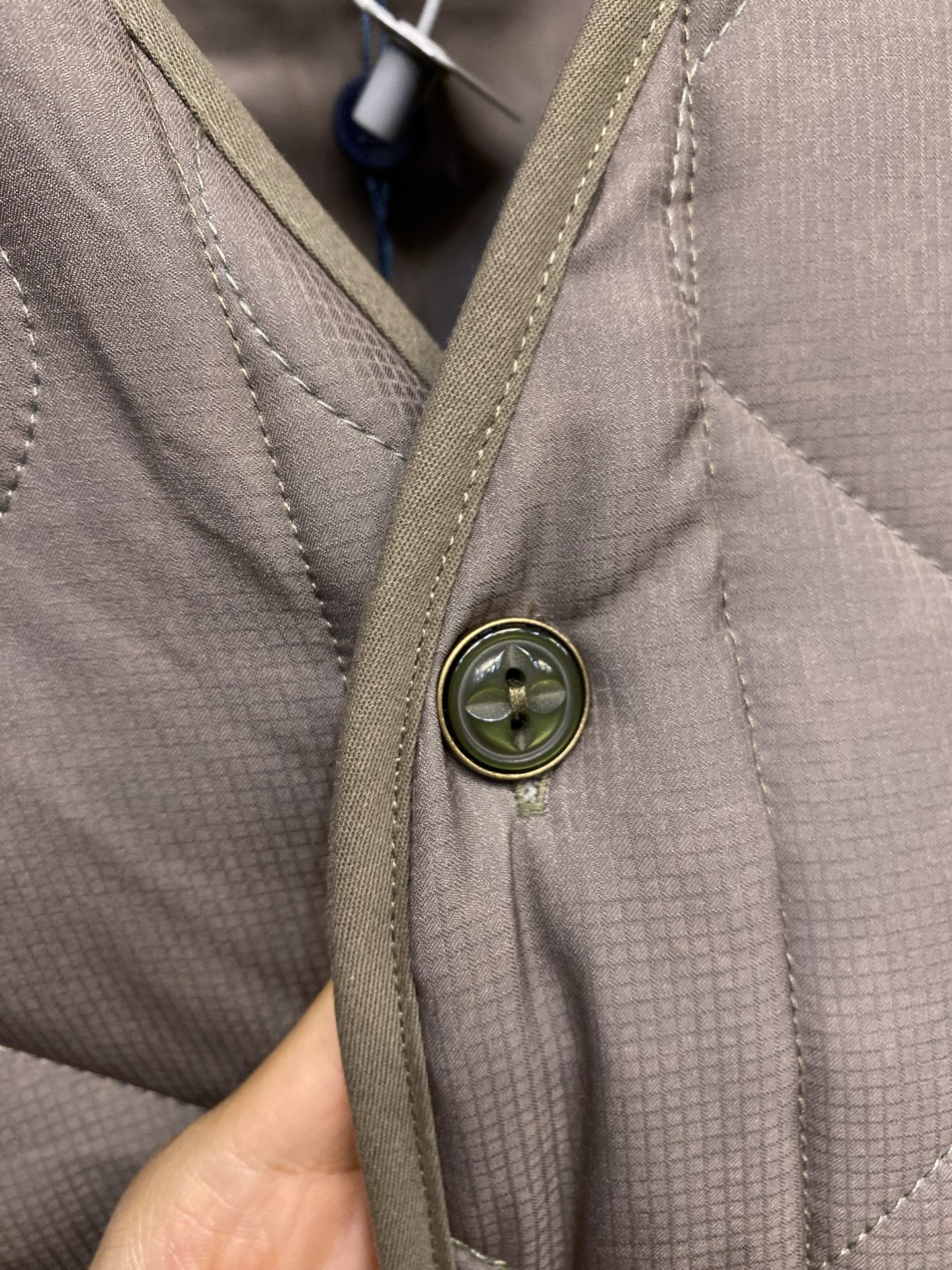 🌟🌟,,1V Monogram提花标识绗缝内衬夹克 正品26400购入开发 定制锦纶尼龙提花梭织布 人丝里布 1600羽 🌟🌟,,1V Monogram提花标识绗缝内衬夹克 正品26400购入开发 定制锦纶尼龙提花梭织布 人丝里布 1600羽
