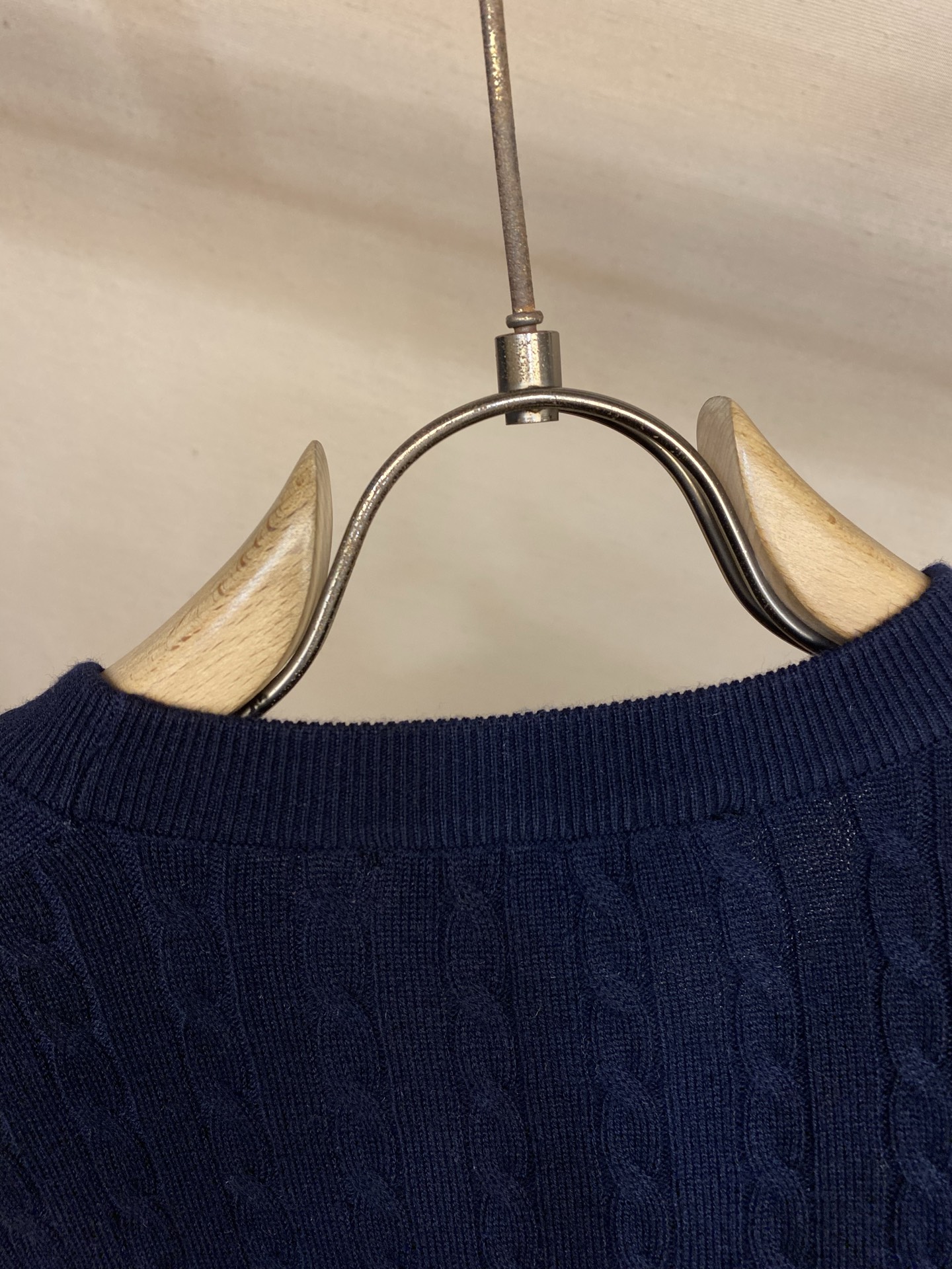 🌟🌟，，Loro Piana……诺悠 Cedar系列 26年秋冬新品低调奢华老钱风 可机洗绅士圆领绞花打底毛衣 2股45
