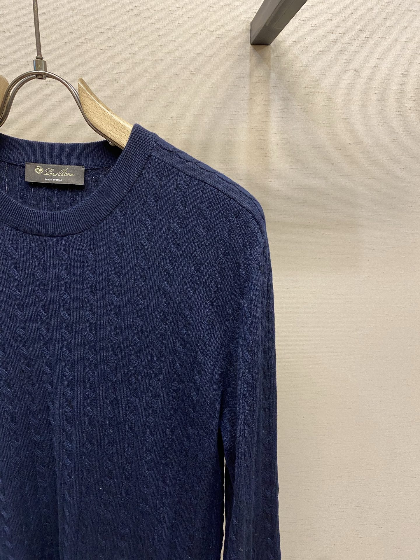 🌟🌟，，Loro Piana……诺悠 Cedar系列 26年秋冬新品低调奢华老钱风 可机洗绅士圆领绞花打底毛衣 2股45