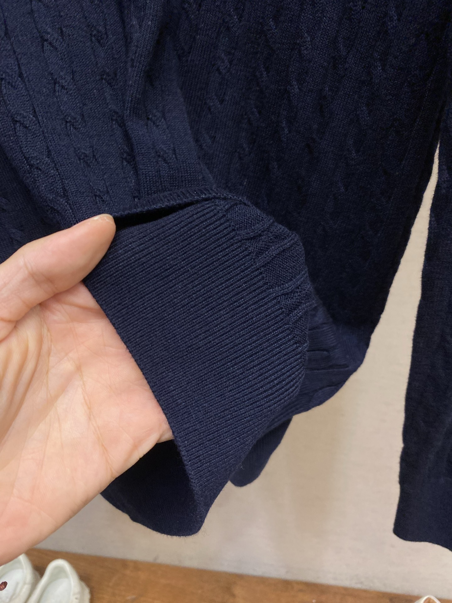 🌟🌟，，Loro Piana……诺悠 Cedar系列 26年秋冬新品低调奢华老钱风 可机洗绅士圆领绞花打底毛衣 2股45