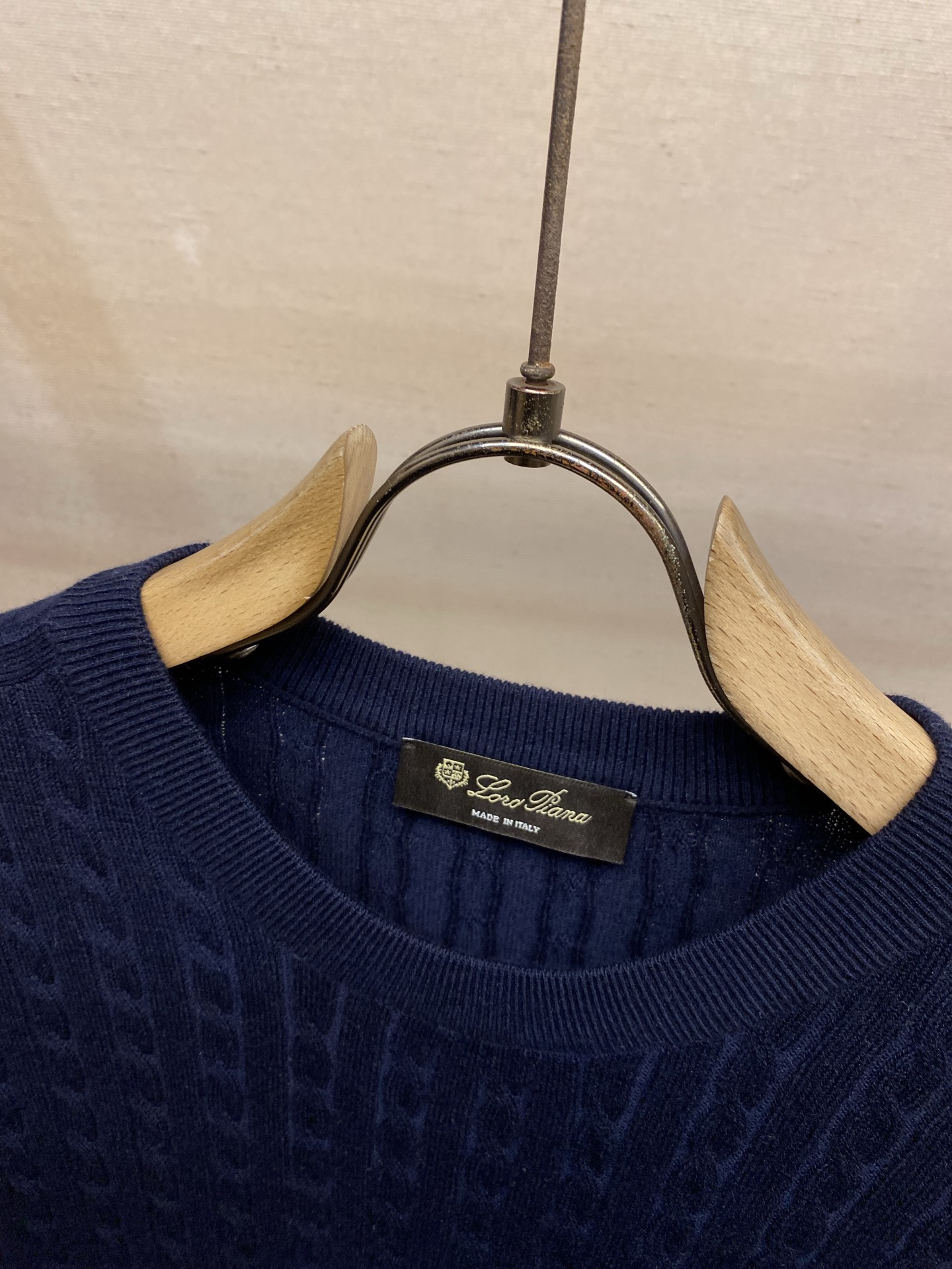 🌟🌟，，Loro Piana……诺悠 Cedar系列 26年秋冬新品低调奢华老钱风 可机洗绅士圆领绞花打底毛衣 2股45