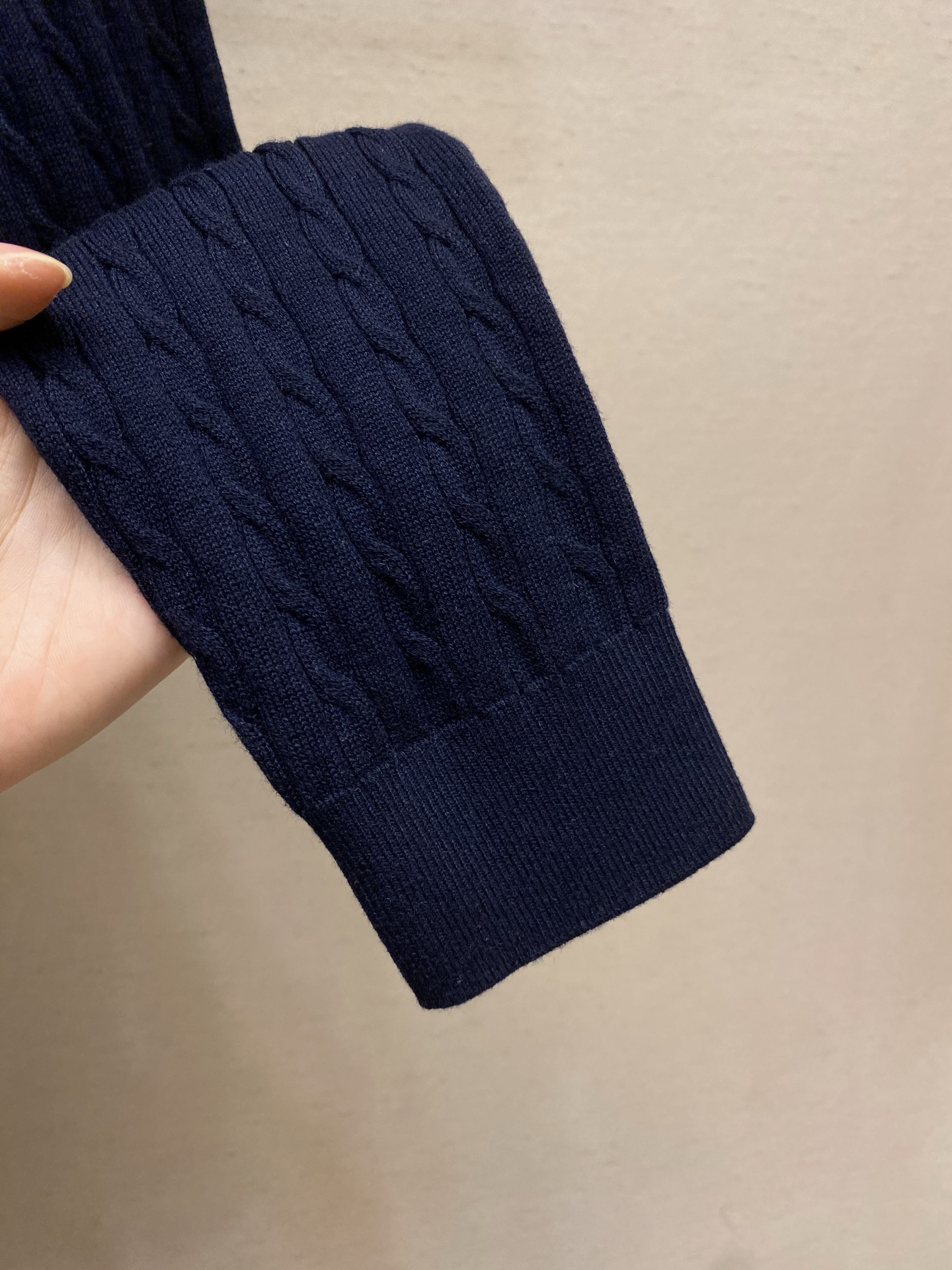 🌟🌟，，Loro Piana……诺悠 Cedar系列 26年秋冬新品低调奢华老钱风 可机洗绅士圆领绞花打底毛衣 2股45