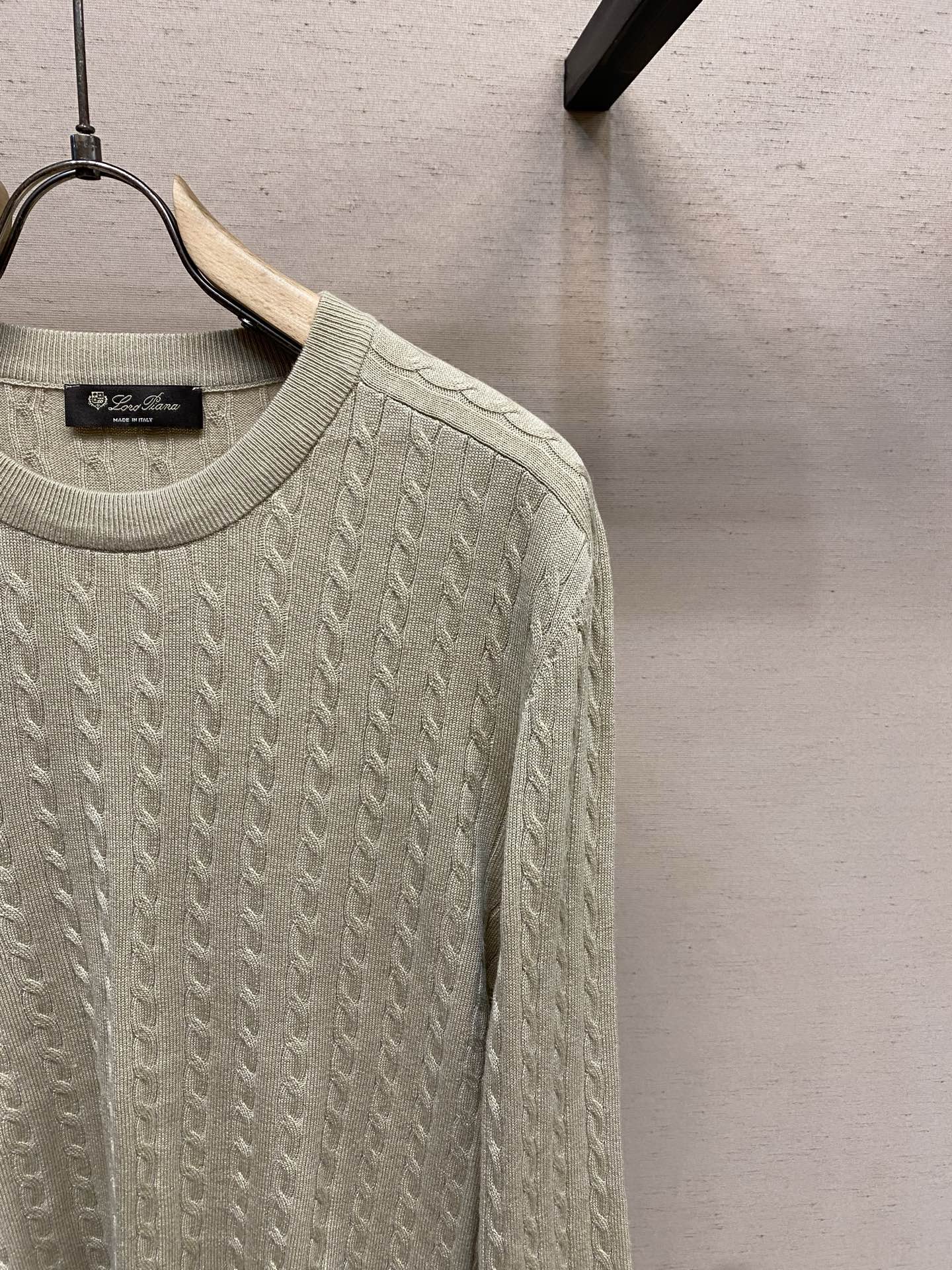 🌟🌟，，Loro Piana……诺悠 Cedar系列 26年秋冬新品低调奢华老钱风 可机洗绅士圆领绞花打底毛衣 2股45