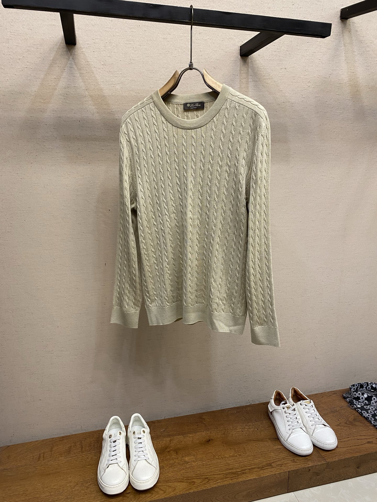 🌟🌟，，Loro Piana……诺悠 Cedar系列 26年秋冬新品低调奢华老钱风 可机洗绅士圆领绞花打底毛衣 2股45