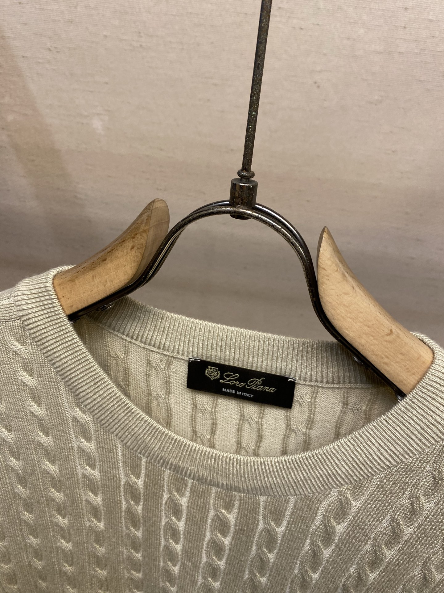 🌟🌟，，Loro Piana……诺悠 Cedar系列 26年秋冬新品低调奢华老钱风 可机洗绅士圆领绞花打底毛衣 2股45