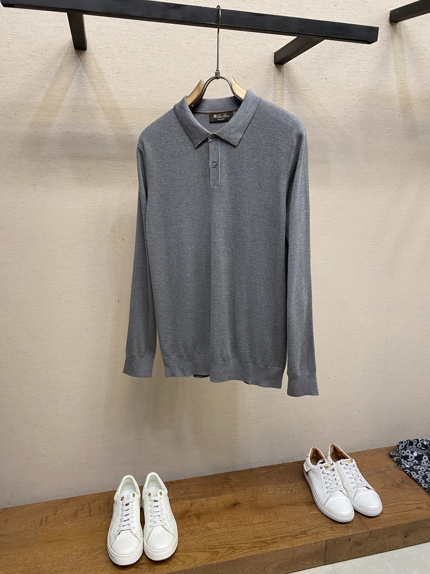 🌟🌟，，Loro Piana 极品桑蚕丝老P风 2026秋冬新品翻领长袖针织打底，简约中透着精致感。面料采用加厚89%天