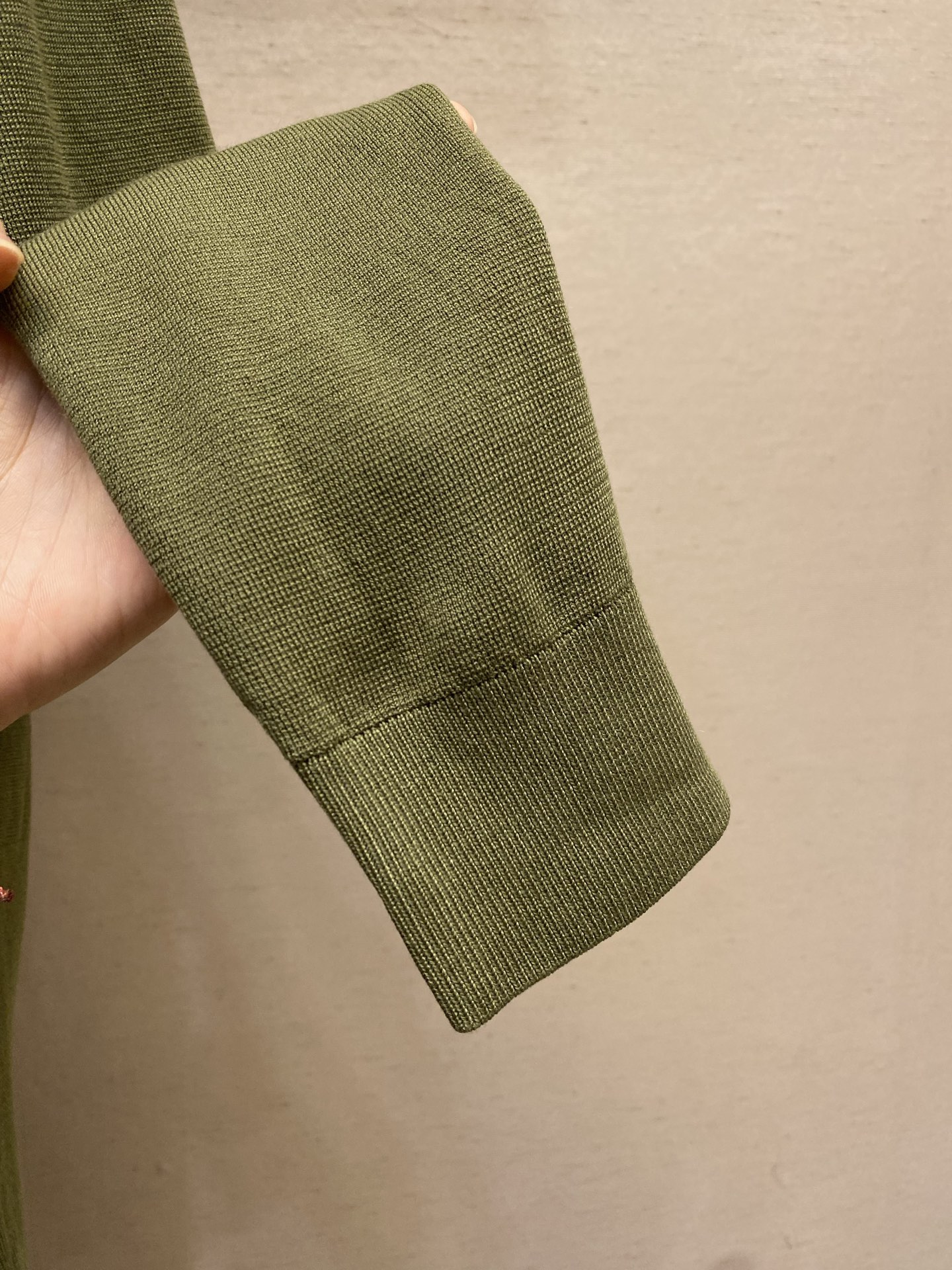 🌟🌟，，Loro Piana 极品桑蚕丝老P风 2026秋冬新品翻领长袖针织打底，简约中透着精致感。面料采用加厚89%天