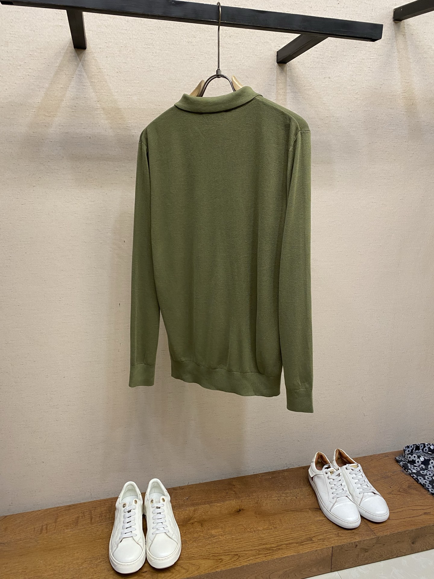 🌟🌟，，Loro Piana 极品桑蚕丝老P风 2026秋冬新品翻领长袖针织打底，简约中透着精致感。面料采用加厚89%天