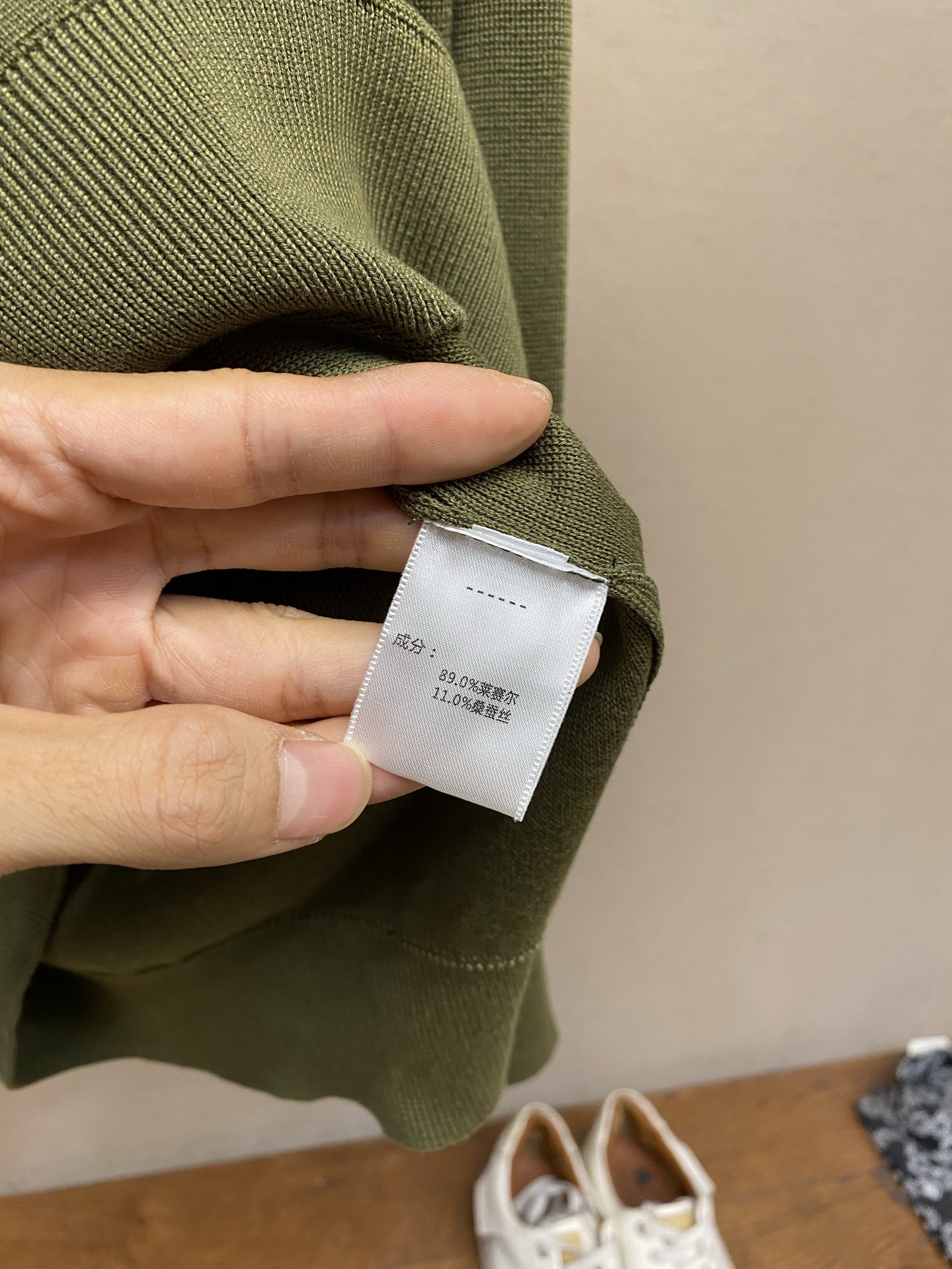 🌟🌟，，Loro Piana 极品桑蚕丝老P风 2026秋冬新品翻领长袖针织打底，简约中透着精致感。面料采用加厚89%天