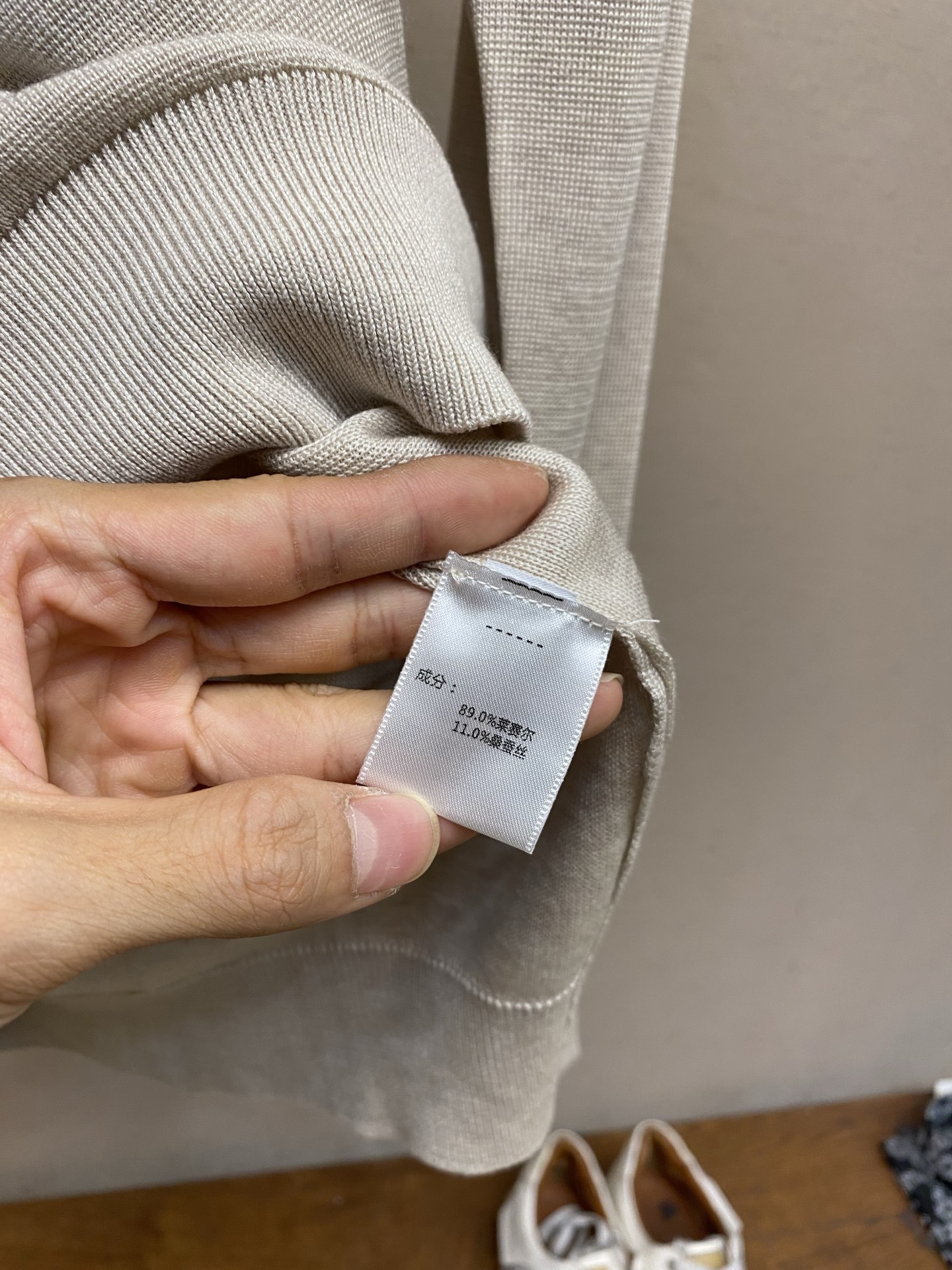 🌟🌟，，Loro Piana 极品桑蚕丝老P风 2026秋冬新品翻领长袖针织打底，简约中透着精致感。面料采用加厚89%天