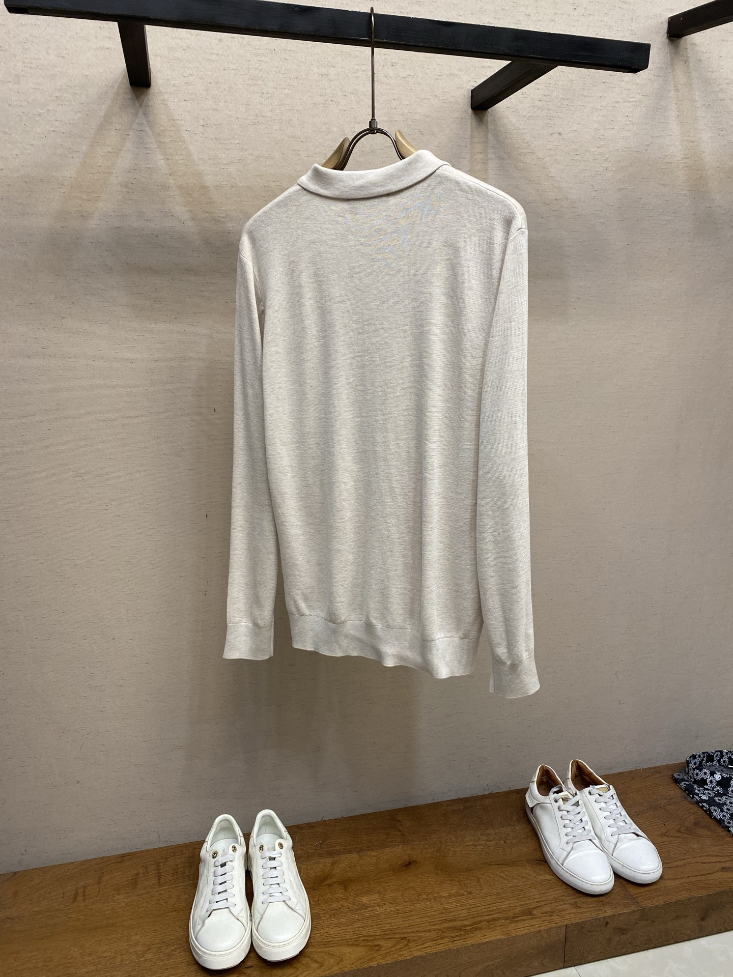 🌟🌟，，Loro Piana 极品桑蚕丝老P风 2026秋冬新品翻领长袖针织打底，简约中透着精致感。面料采用加厚89%天
