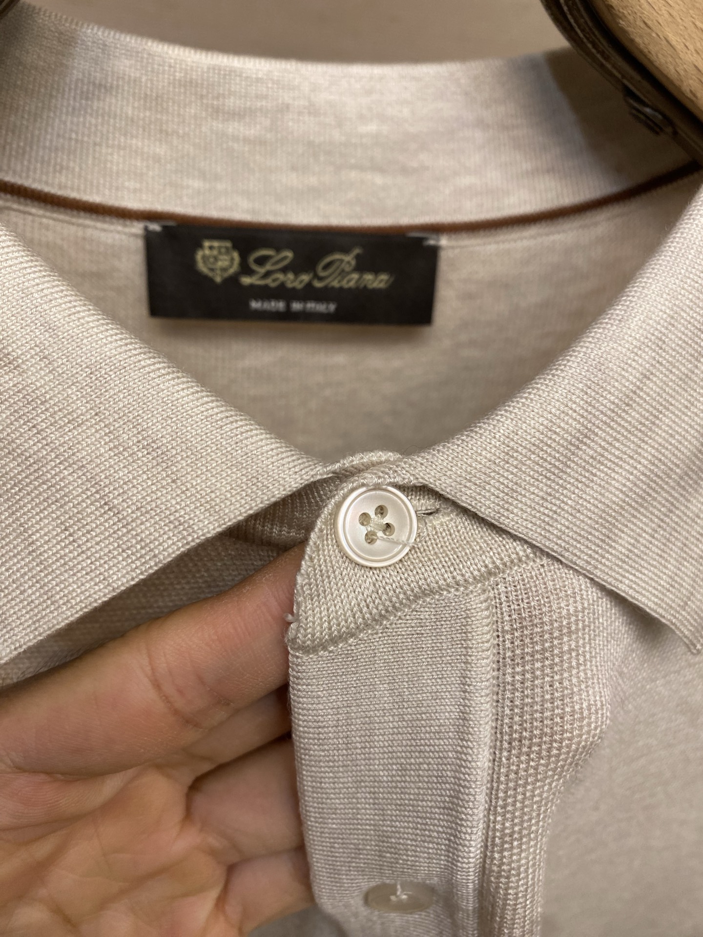 🌟🌟，，Loro Piana 极品桑蚕丝老P风 2026秋冬新品翻领长袖针织打底，简约中透着精致感。面料采用加厚89%天