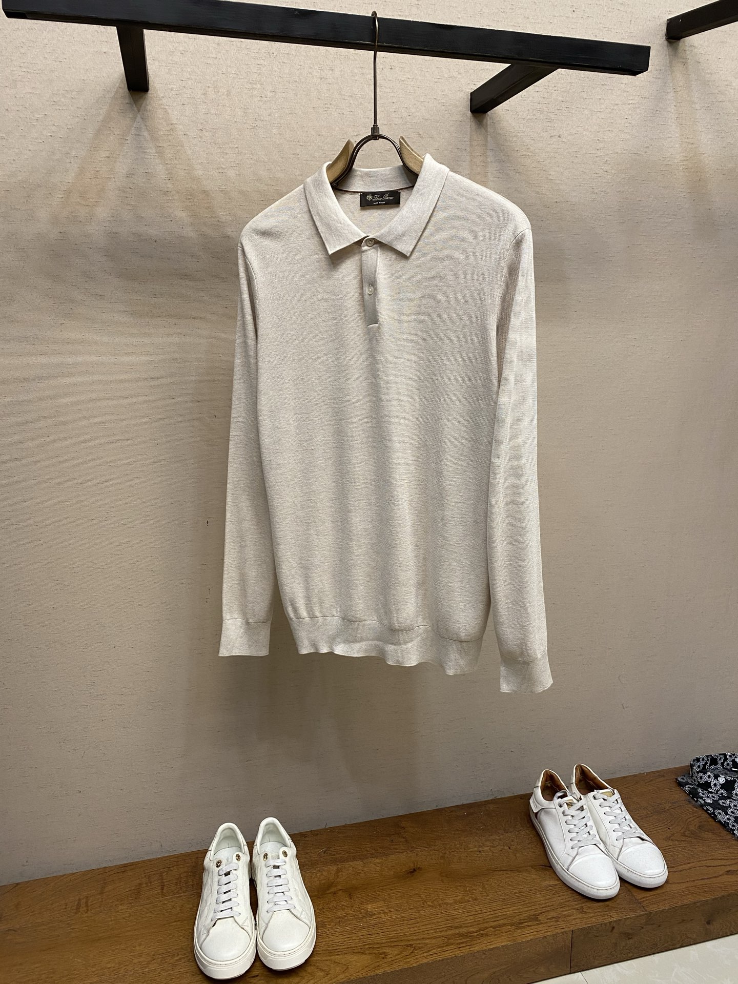🌟🌟，，Loro Piana 极品桑蚕丝老P风 2026秋冬新品翻领长袖针织打底，简约中透着精致感。面料采用加厚89%天