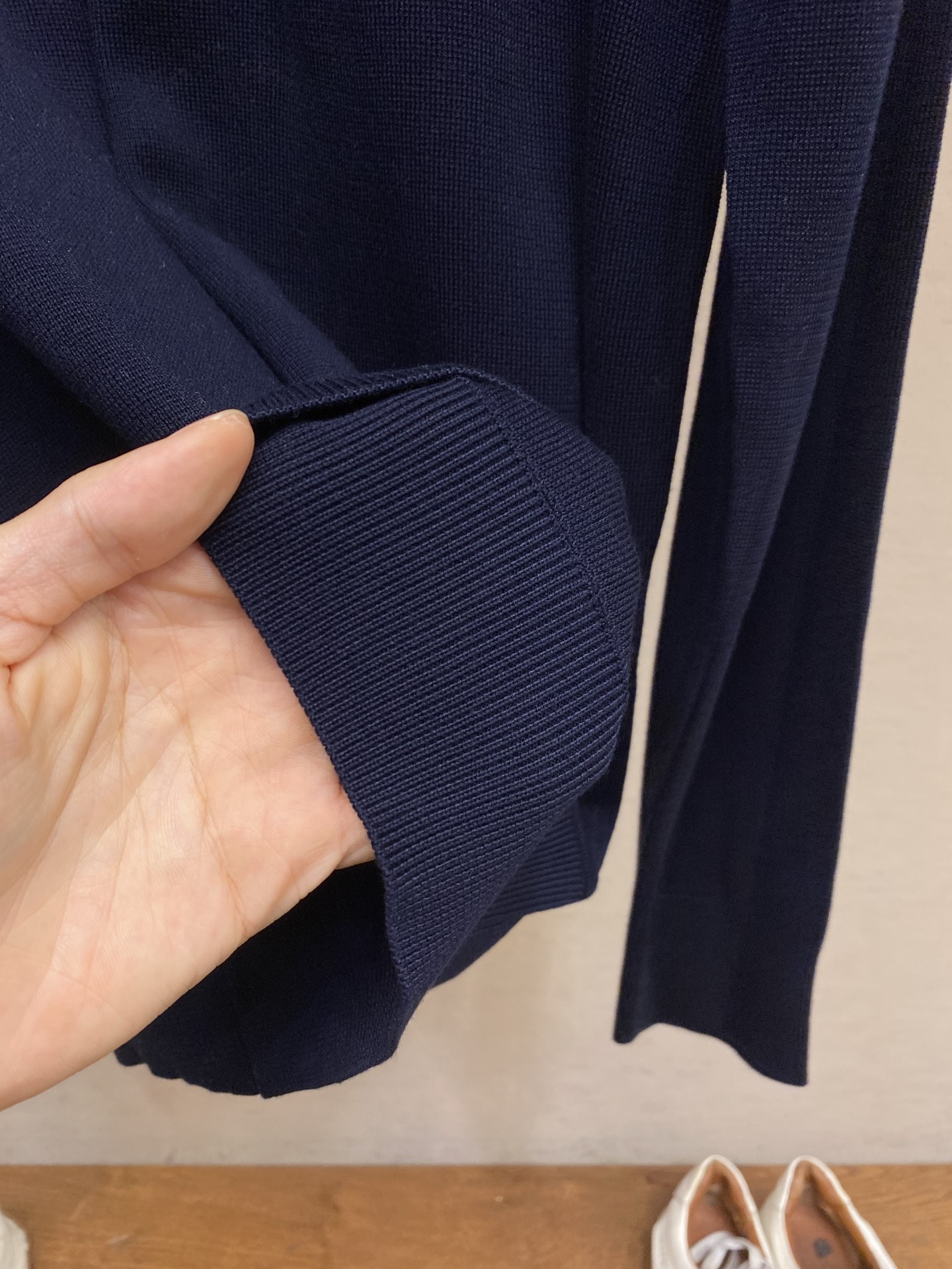 🌟🌟，，Loro Piana 极品桑蚕丝老P风 2026秋冬新品翻领长袖针织打底，简约中透着精致感。面料采用加厚89%天