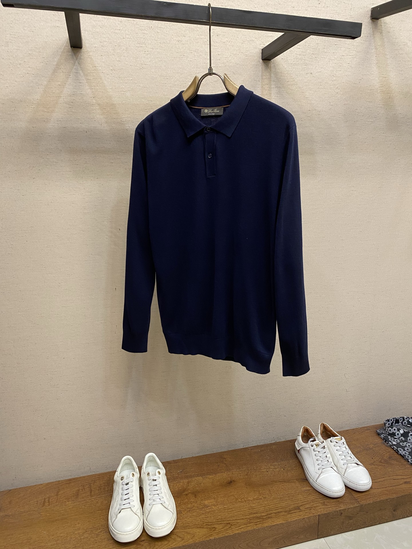 🌟🌟，，Loro Piana 极品桑蚕丝老P风 2026秋冬新品翻领长袖针织打底，简约中透着精致感。面料采用加厚89%天